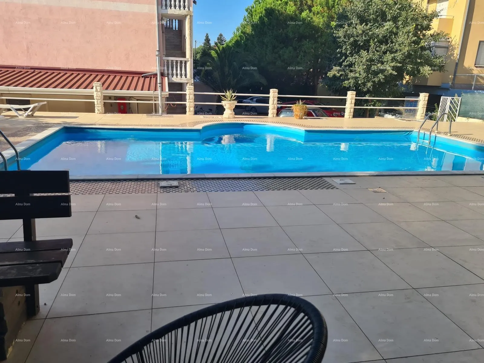 stan prizemni apartman s lođom i bazenom. medulin. - slika 24