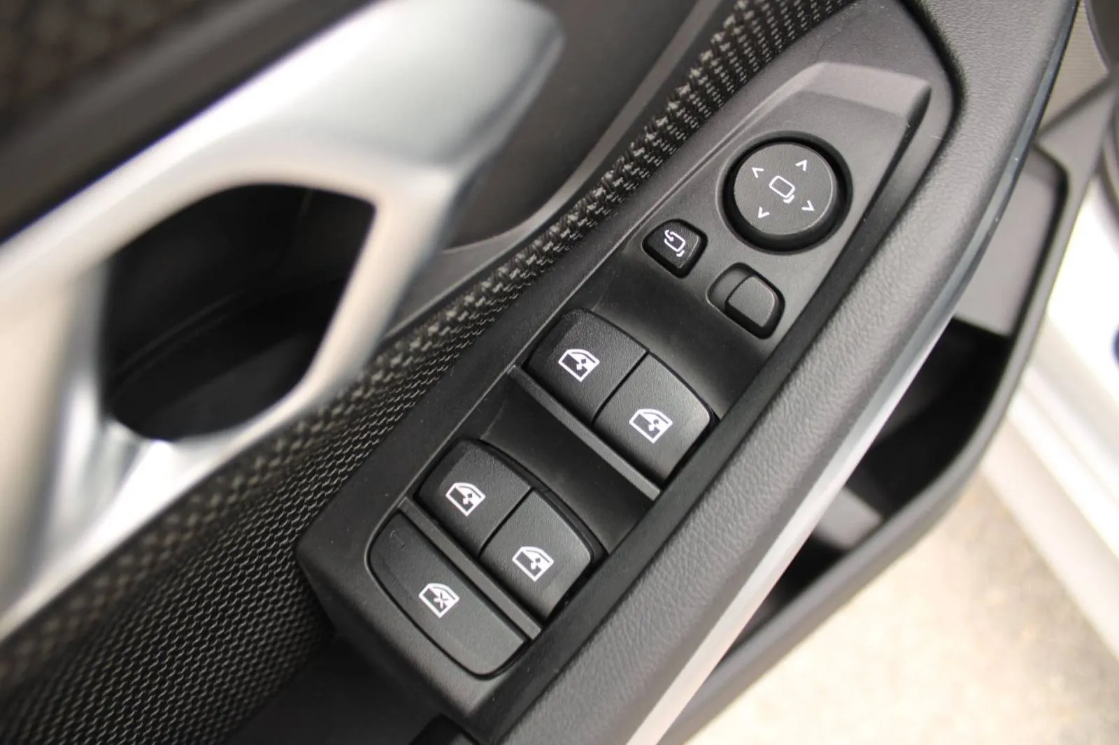 bmw serija 3 320d xdrive automatik *led, navigacija, harman kardon* - slika 20