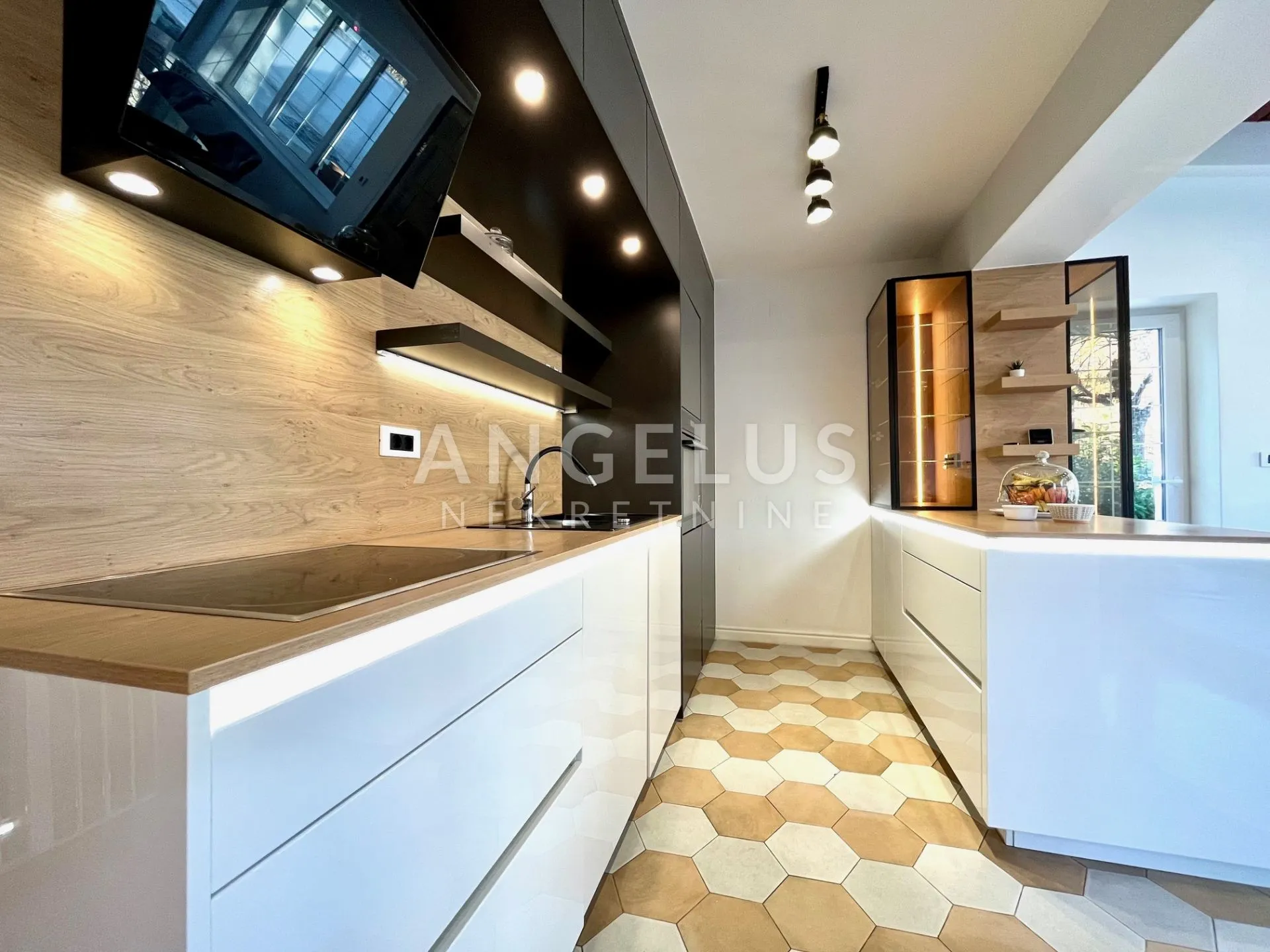 zagreb, gračani - moderna kuća 250m2 s bazenom - slika 13