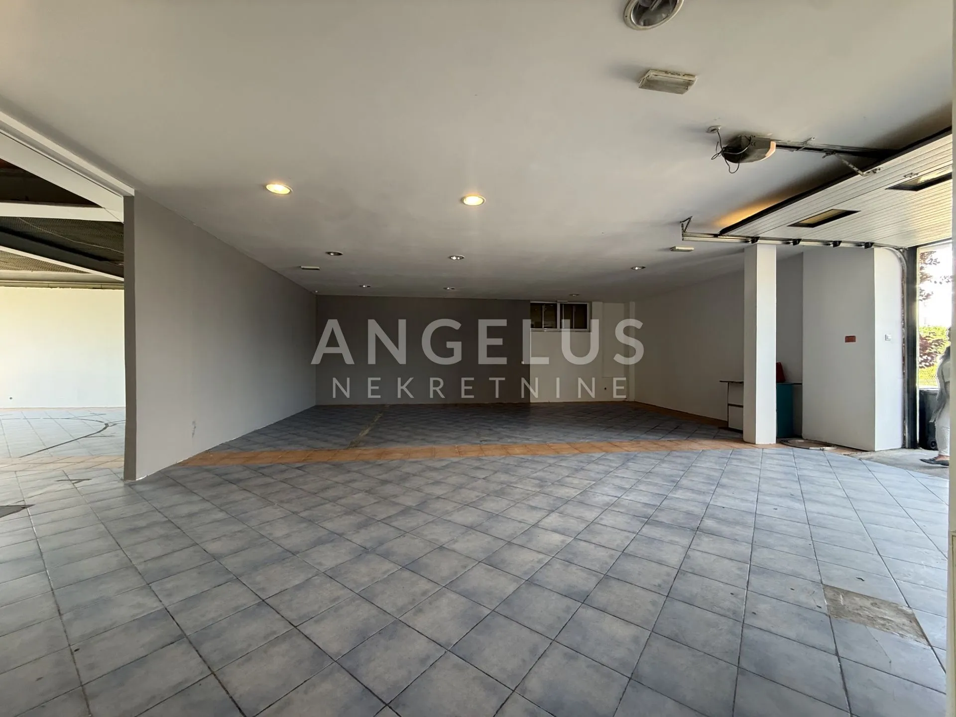 zagreb, buzin - uredsko, prodajno - skladišni prostor 650m2 s parkingom - slika 14