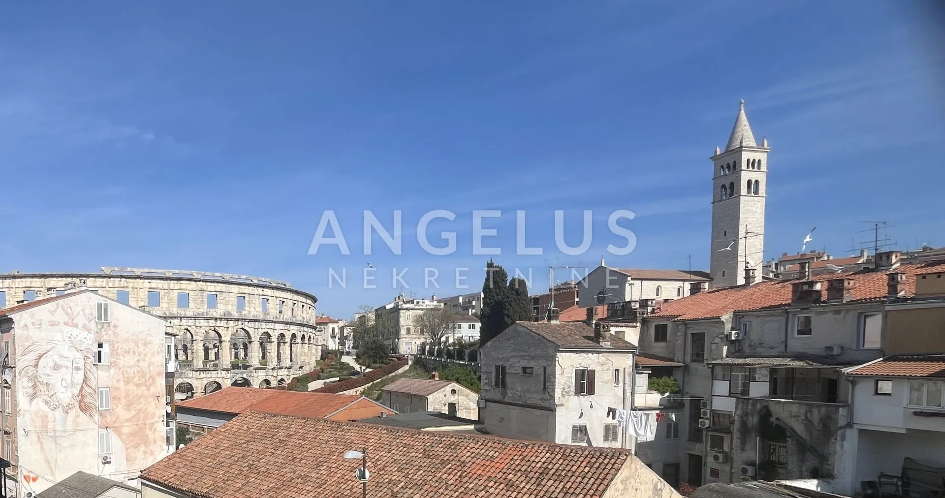 Istra, Pula - Stan s pogledom na amfiteatar i more