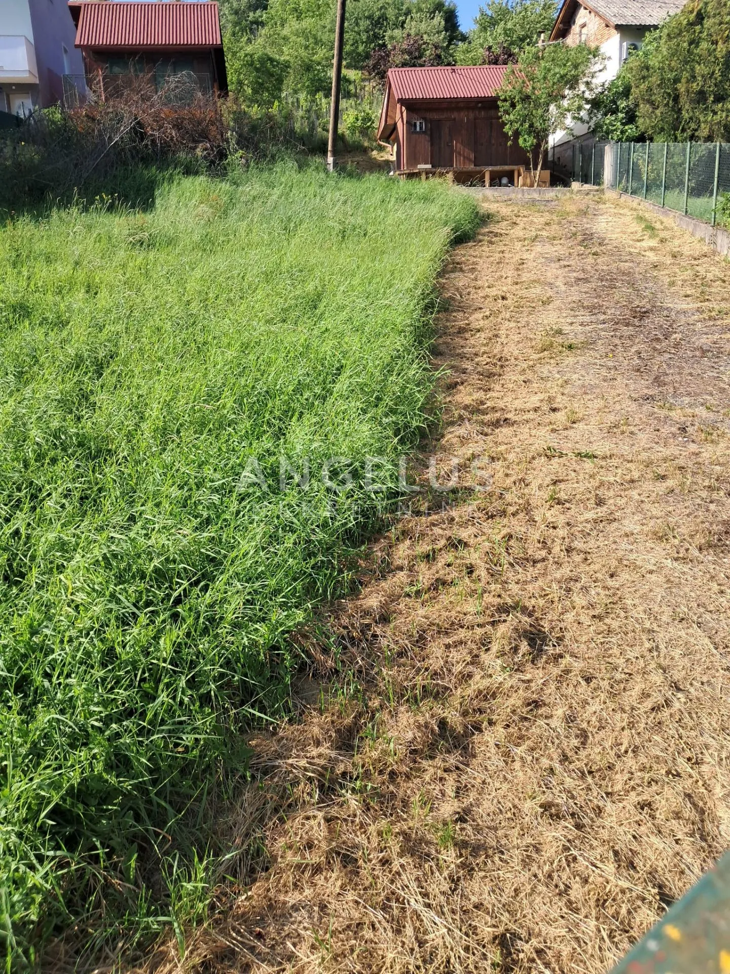 Zagreb, Granešina –zemljište 1.355 m2 s objektom