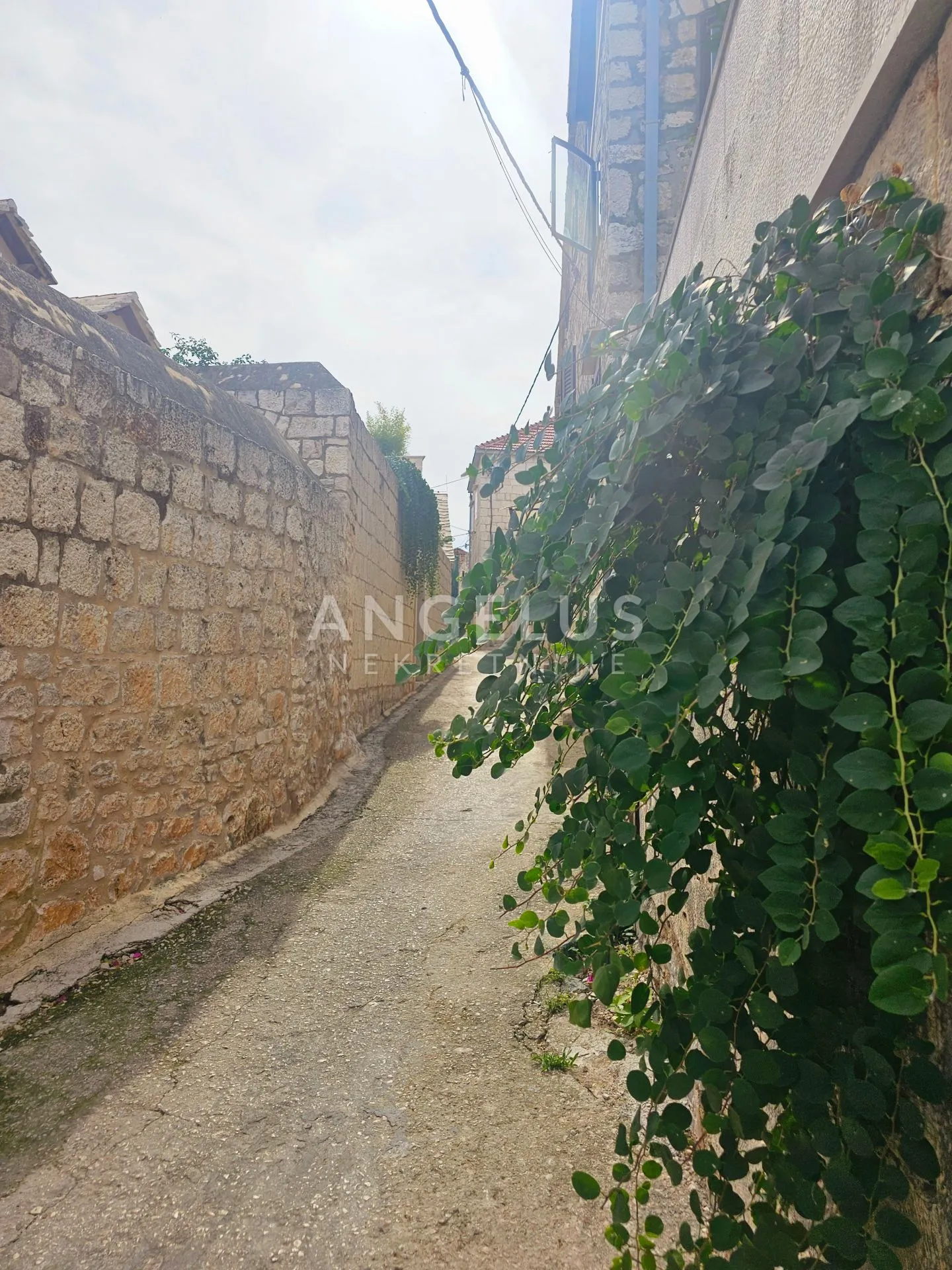 brač, sutivan - renovirana kamena kuća u centru mjesta, 90 m2 - slika 4