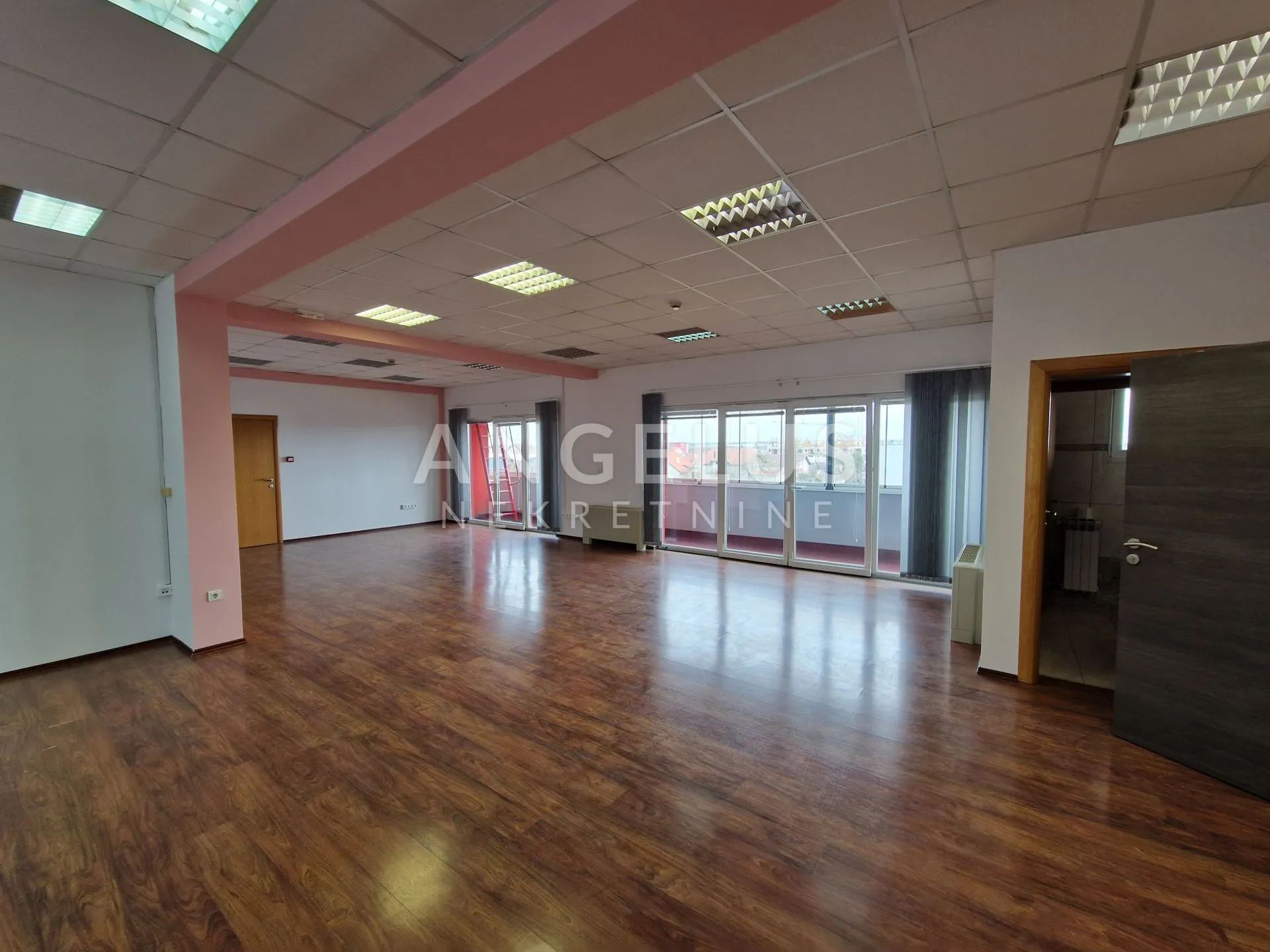 lučko - poslovna zgrada 1500 m2 - slika 12