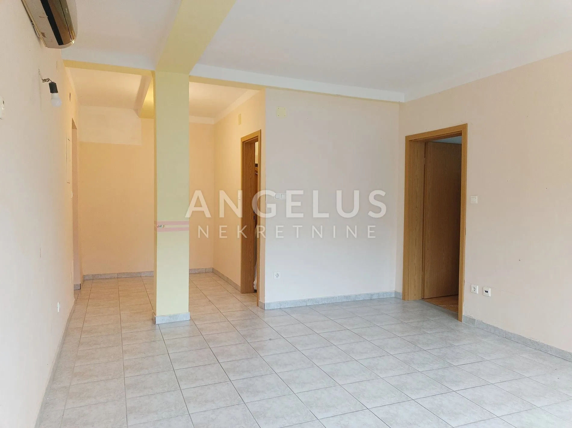 Šolta, Maslinica - jednosoban stan u centru Maslinice, 43 m2 PRODAJA - Maslinica, Šolta