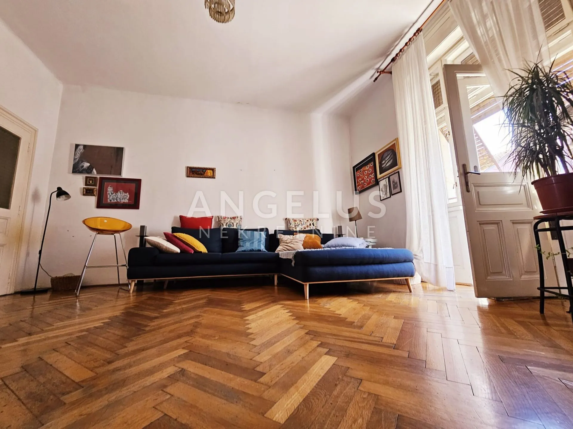 split, centar - lijepi građanski četverosoban stan s velikim potencijalom, 151 m2 - slika 2