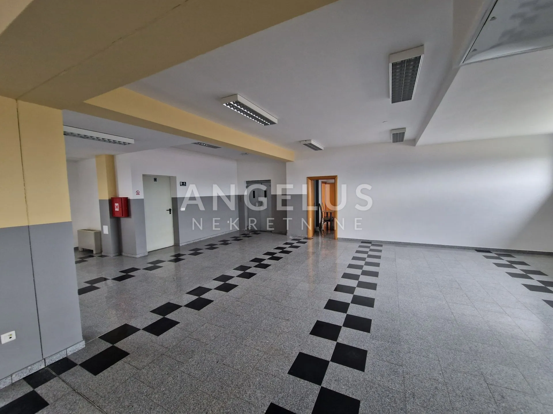 lučko - poslovna zgrada 1500 m2 - slika 4