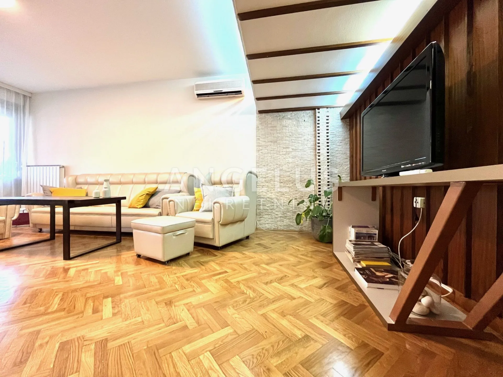 zagreb, pantovčak - šarmantni dvoetažni stan 190m2 s terasom - slika 2