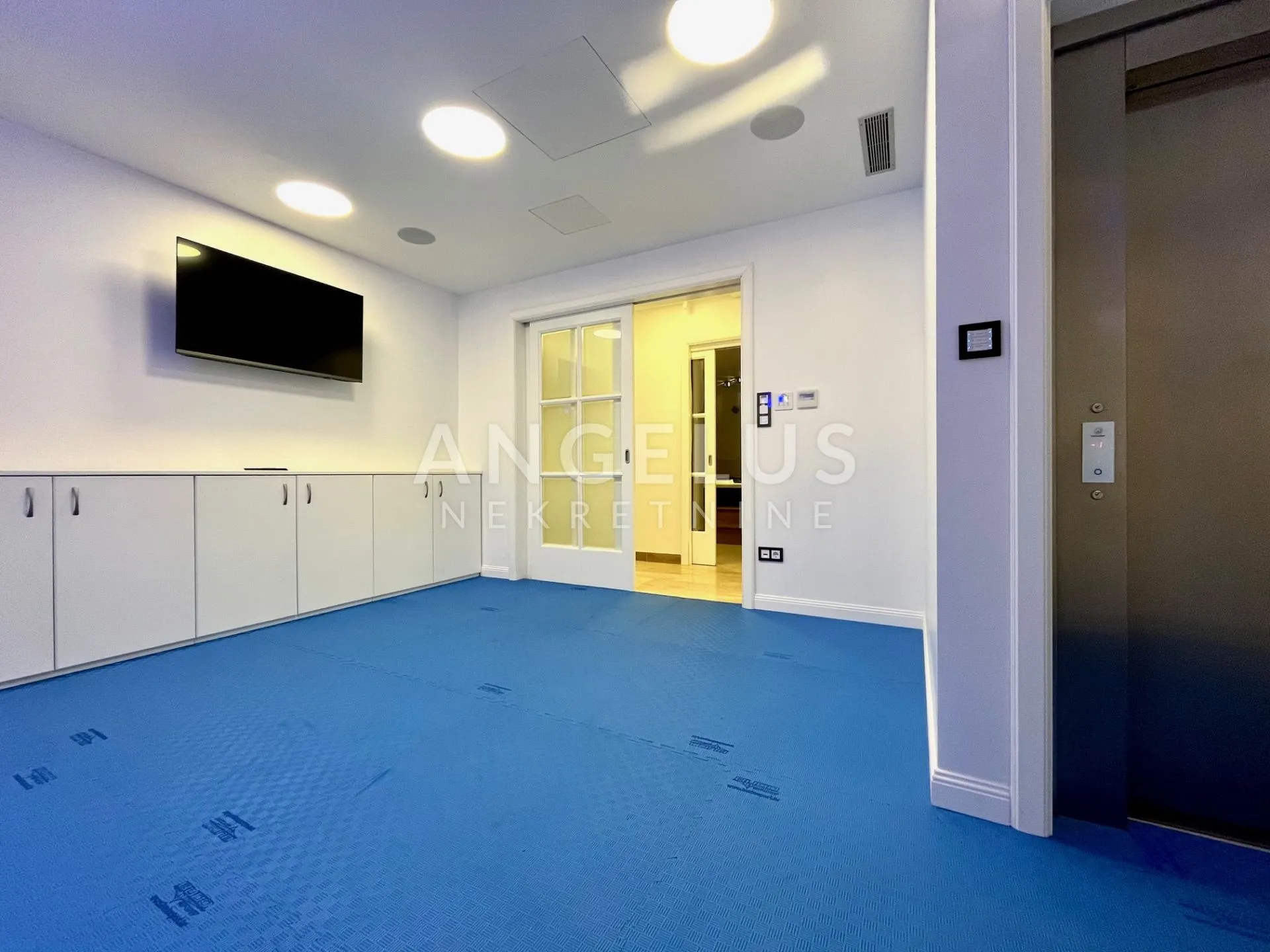 zagreb, remete- luksuzna villa 440m2 s bazenom i liftom - slika 24