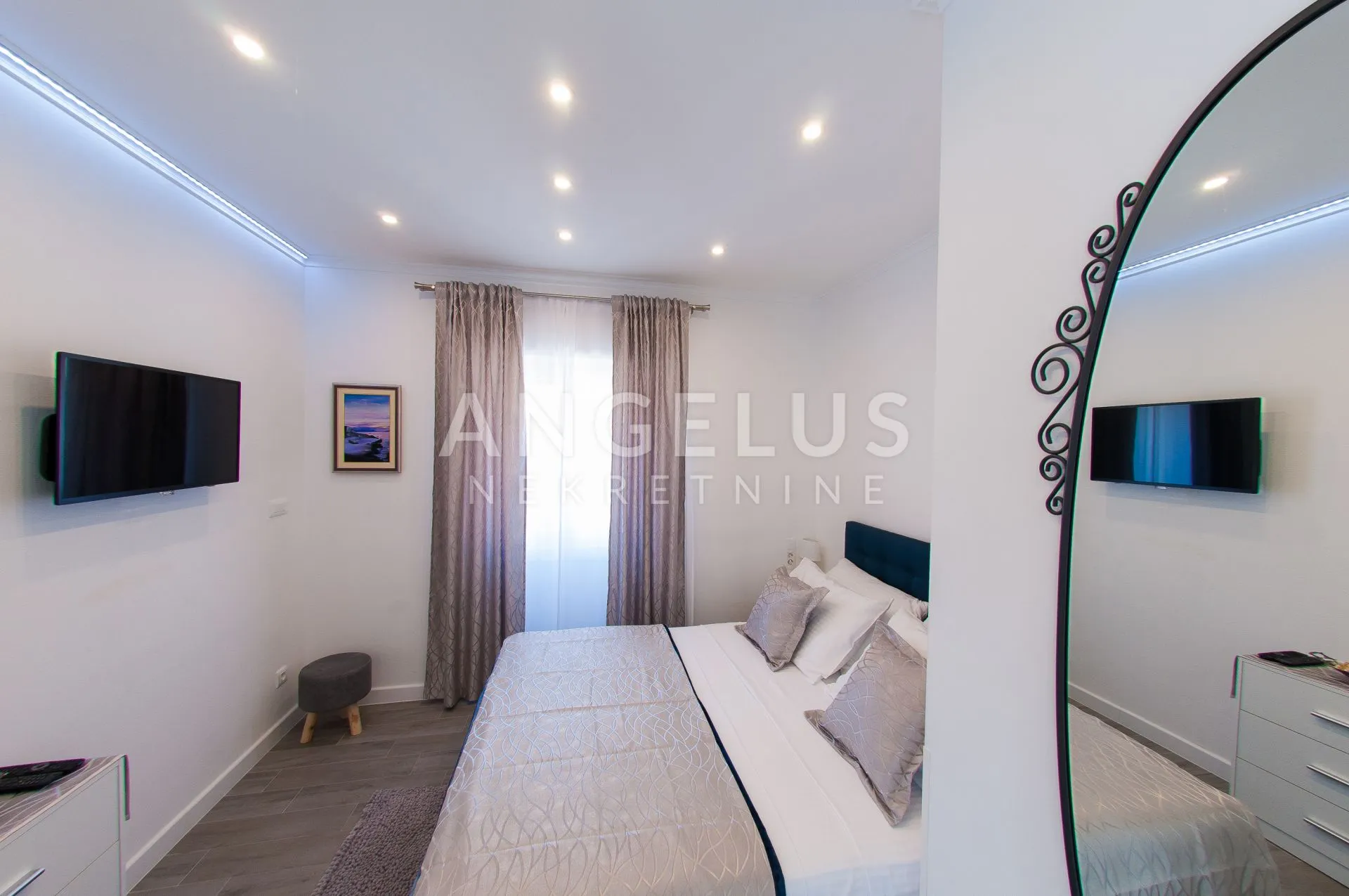 split, centar - uređeni apartmani u dioklecijanovoj palači - slika 4