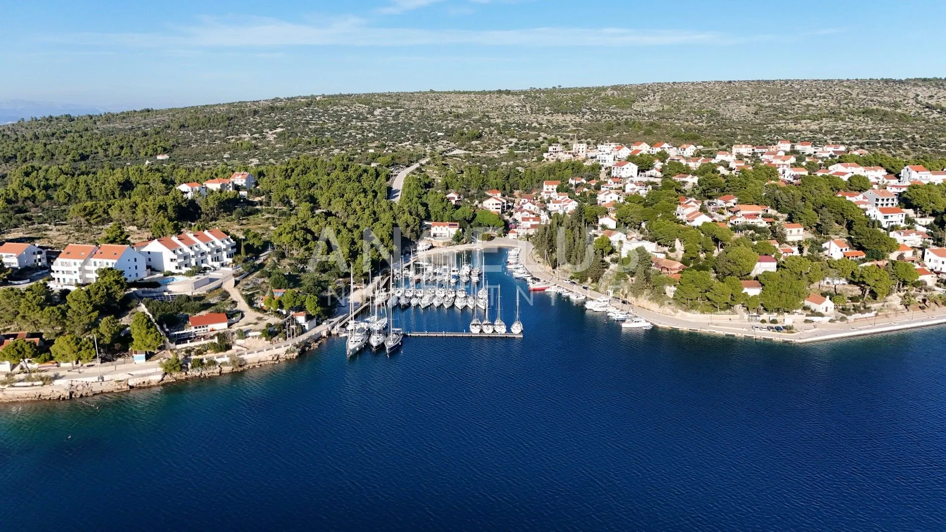 Brač, Milna/Osibova-građ. zemljište T-zona, 4240 m2, PRODAJA