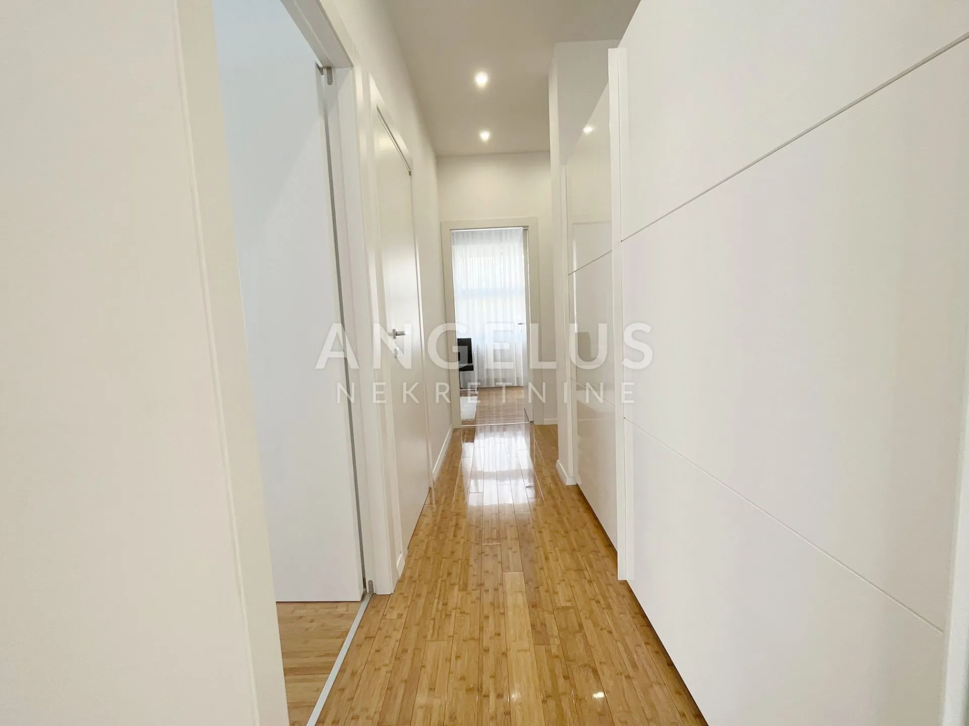 zagreb, centar - stan za najam 150 m2 s garažom - slika 15