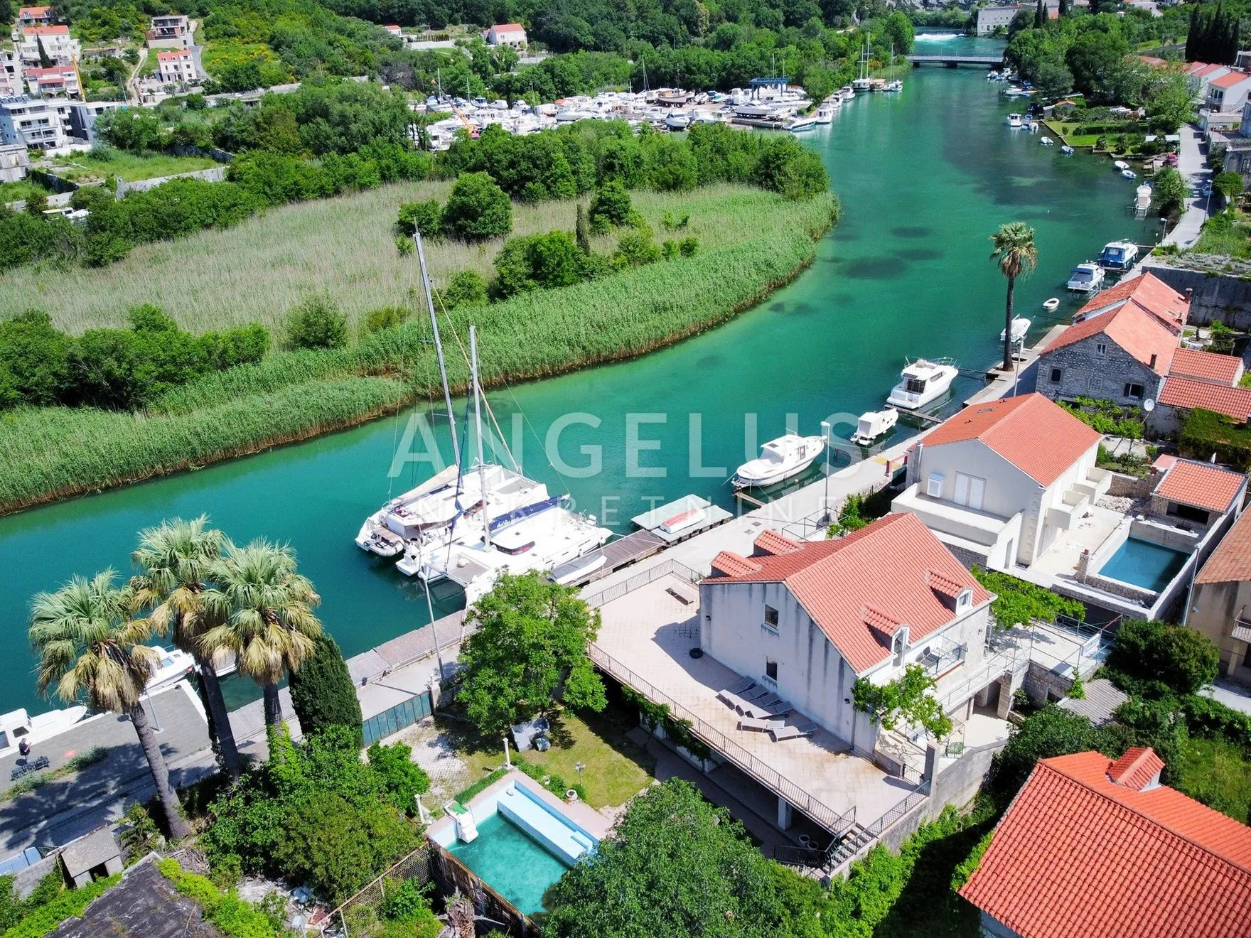 Dubrovnik - okolica, kuća s bazenom za investiciju - PRILIKA - Komolac, Dubrovnik