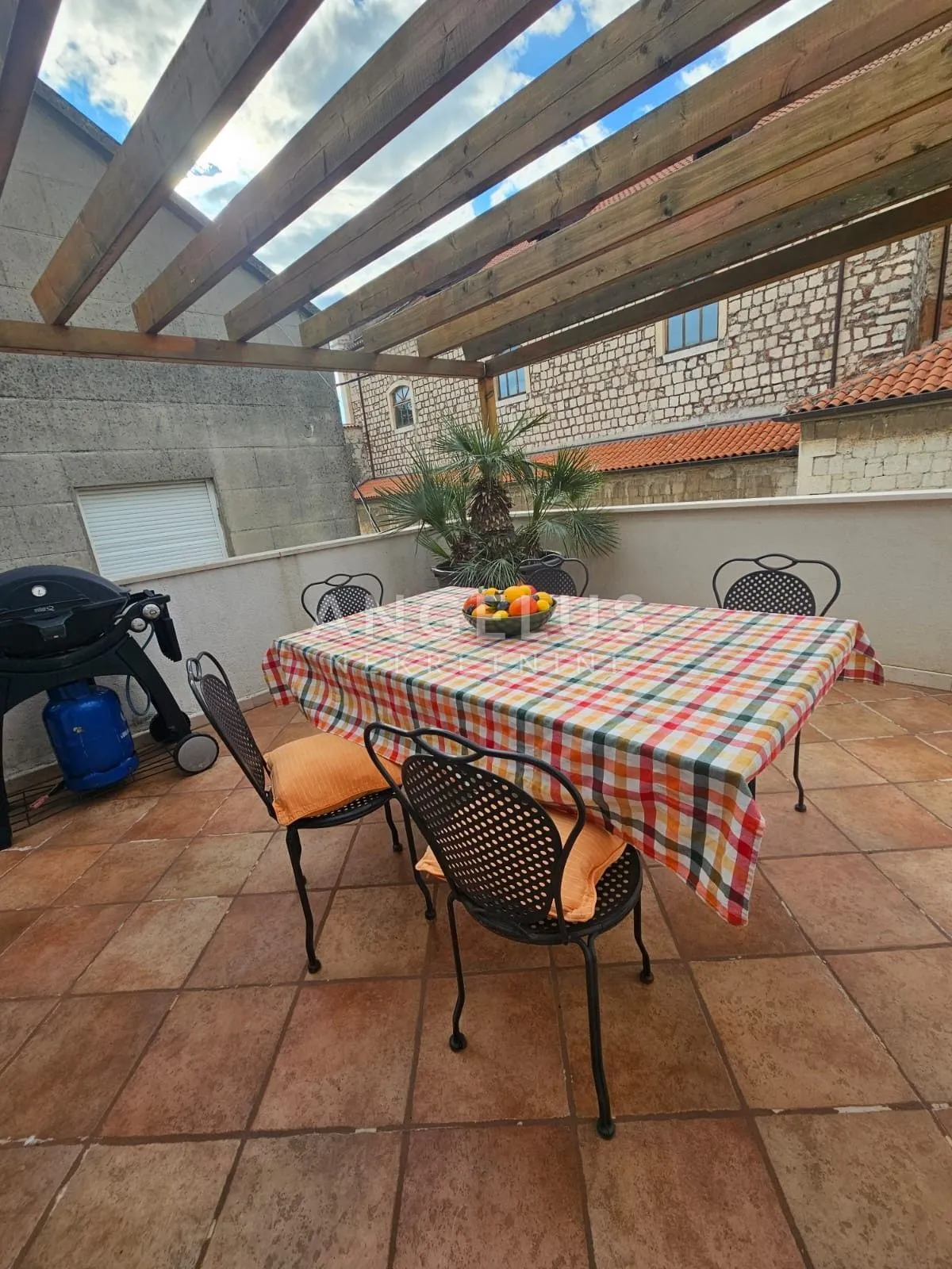 kaštel lukšić - autentična kamena kuća s terasom i pogledom na more, prodaja - slika 17