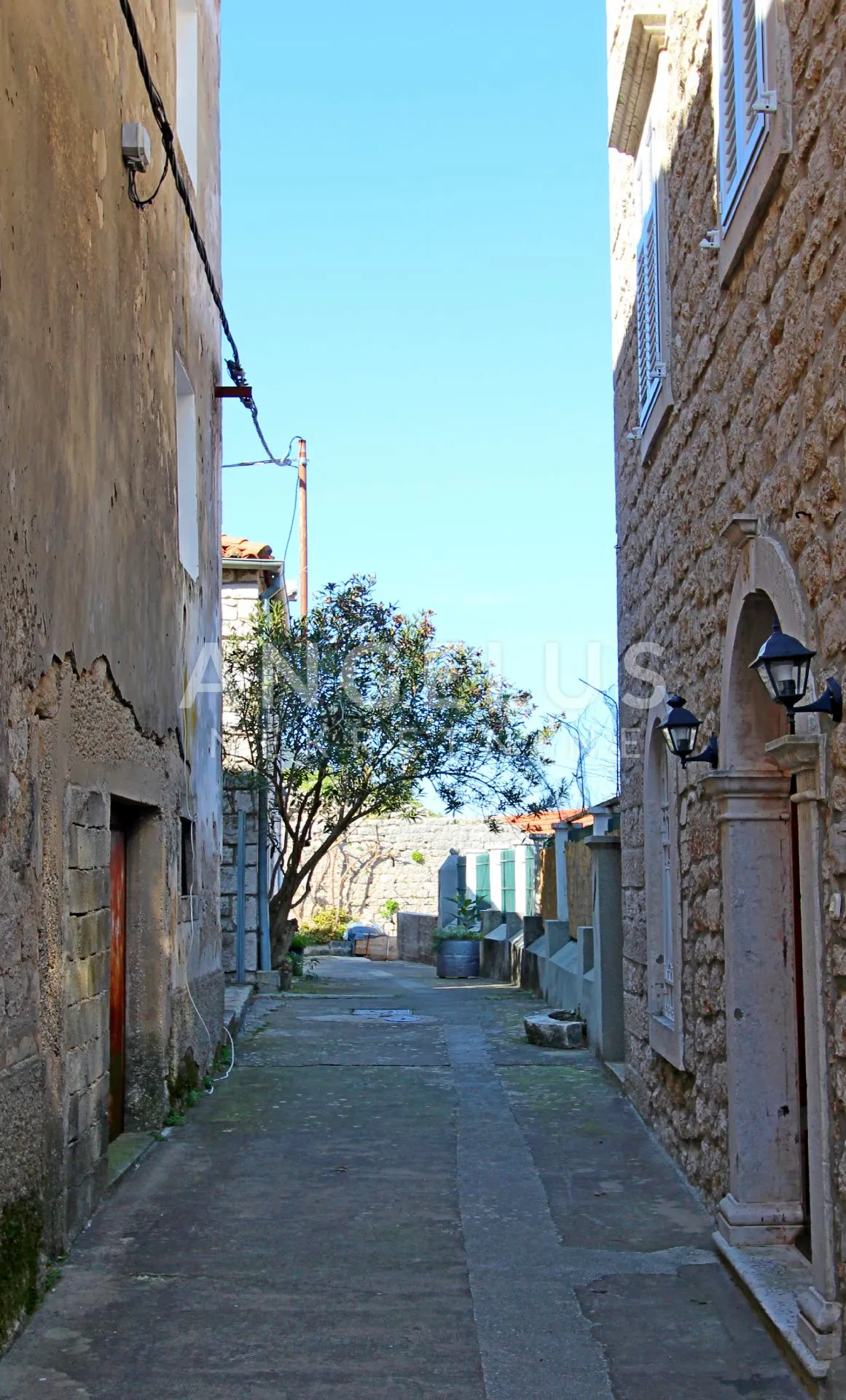 pelješac, mali ston - jedinstvena kuća s mostom ispod zidina, 180 m2. - slika 13