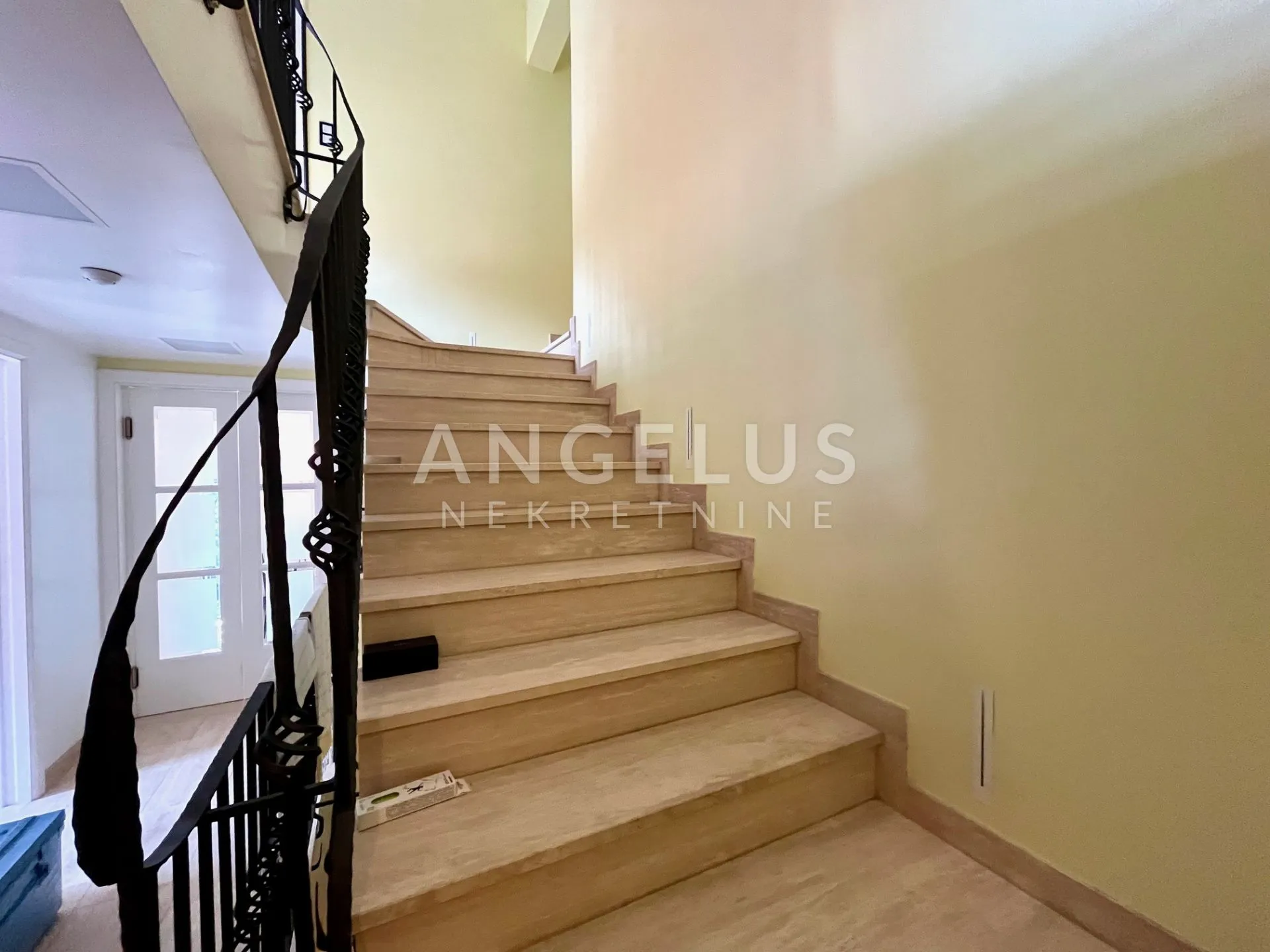 zagreb, remete- luksuzna villa 440m2 s bazenom i liftom - slika 10