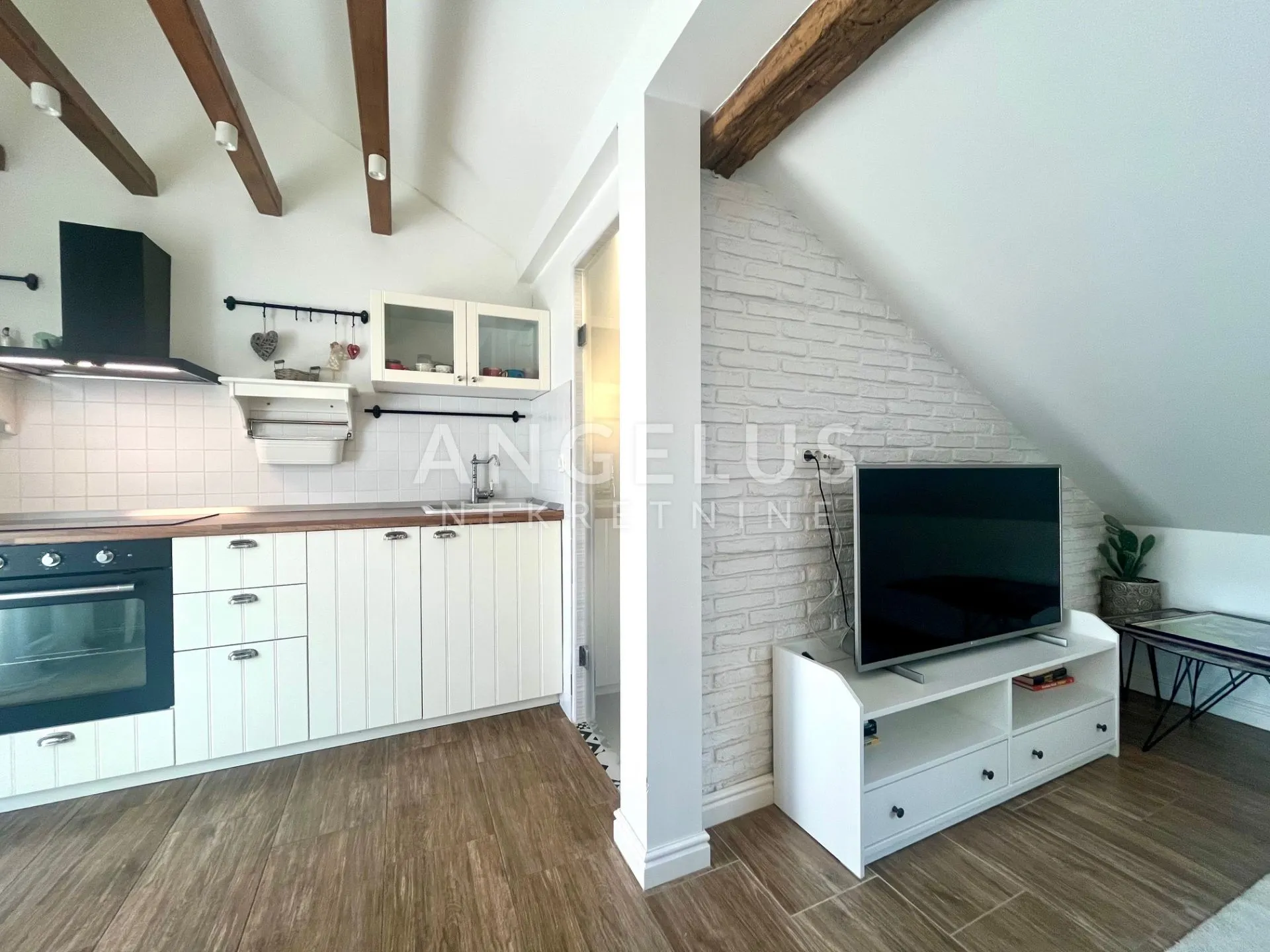 zagreb, gračani - moderna kuća 250m2 s bazenom - slika 31