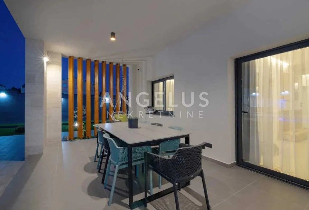 novi vinodolski - luksuzna kuća s bazenom 302m2 - slika 18