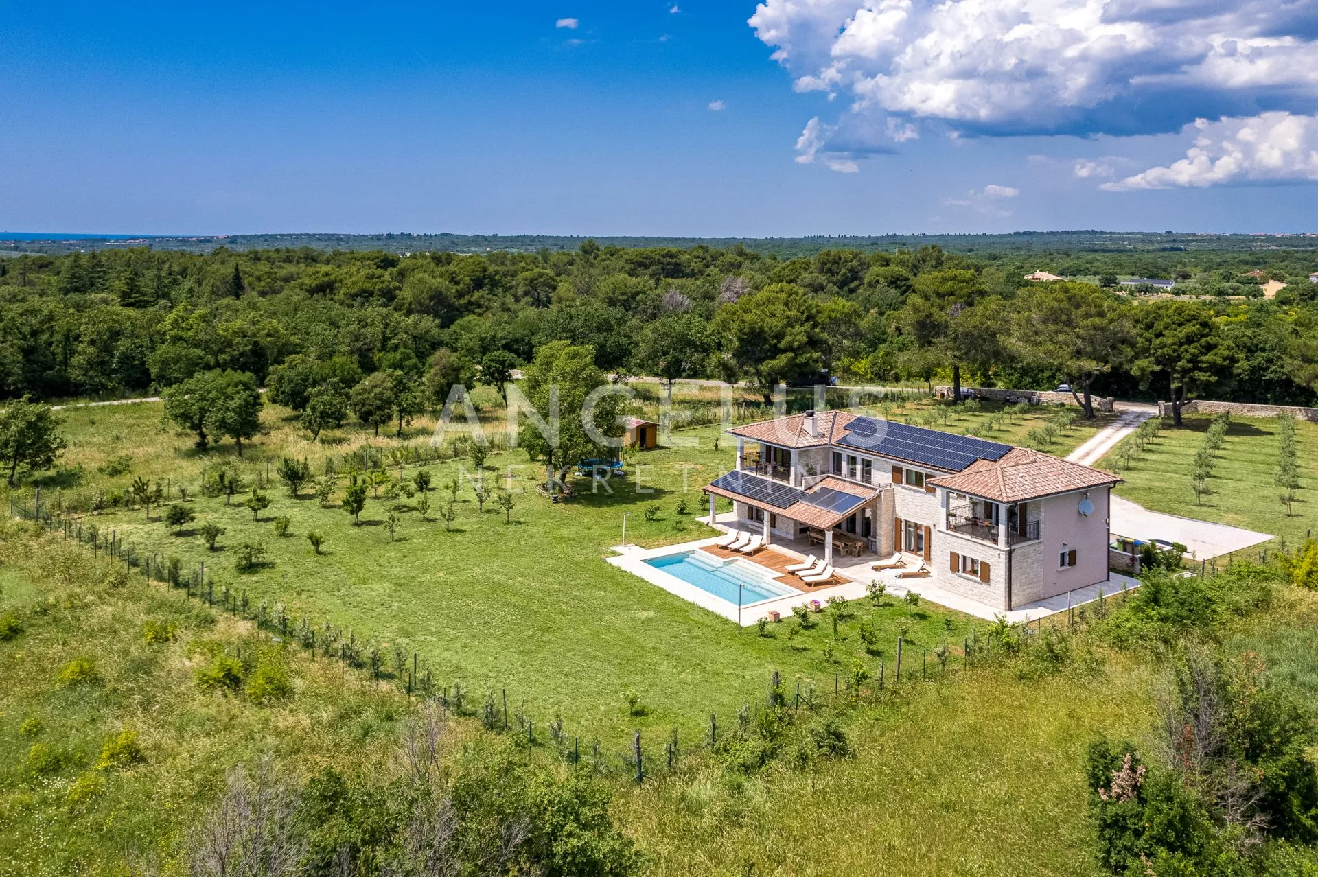 istra, pula - luksuzna vila s bazenom i imanjem, dugoročno! - slika 2