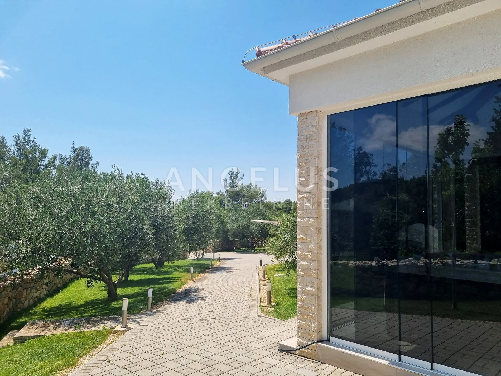 šibenik - moderna vila sa bazenom i okućnicom - slika 31