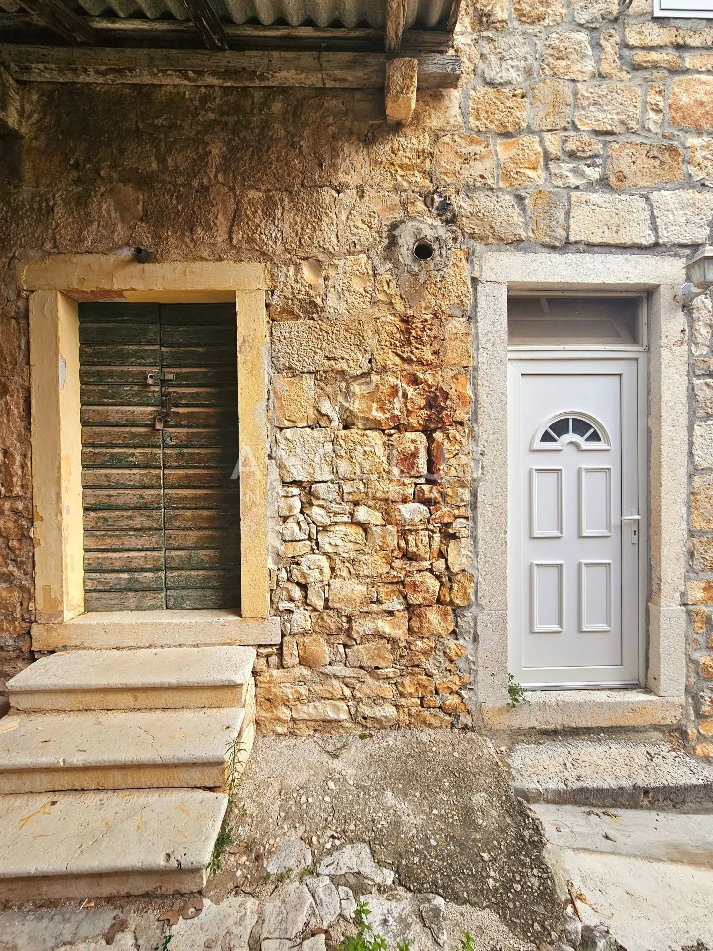 brač, sutivan - renovirana kamena kuća u centru mjesta, 90 m2 - slika 5