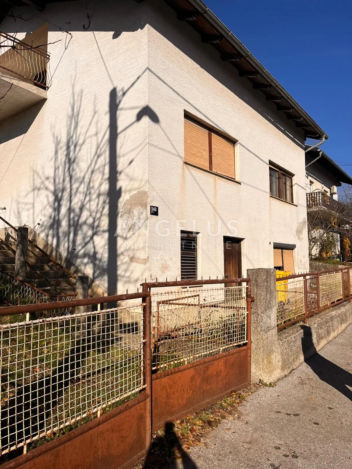 Zagreb, Bijenik - kuća za adaptaciju ili rušenje