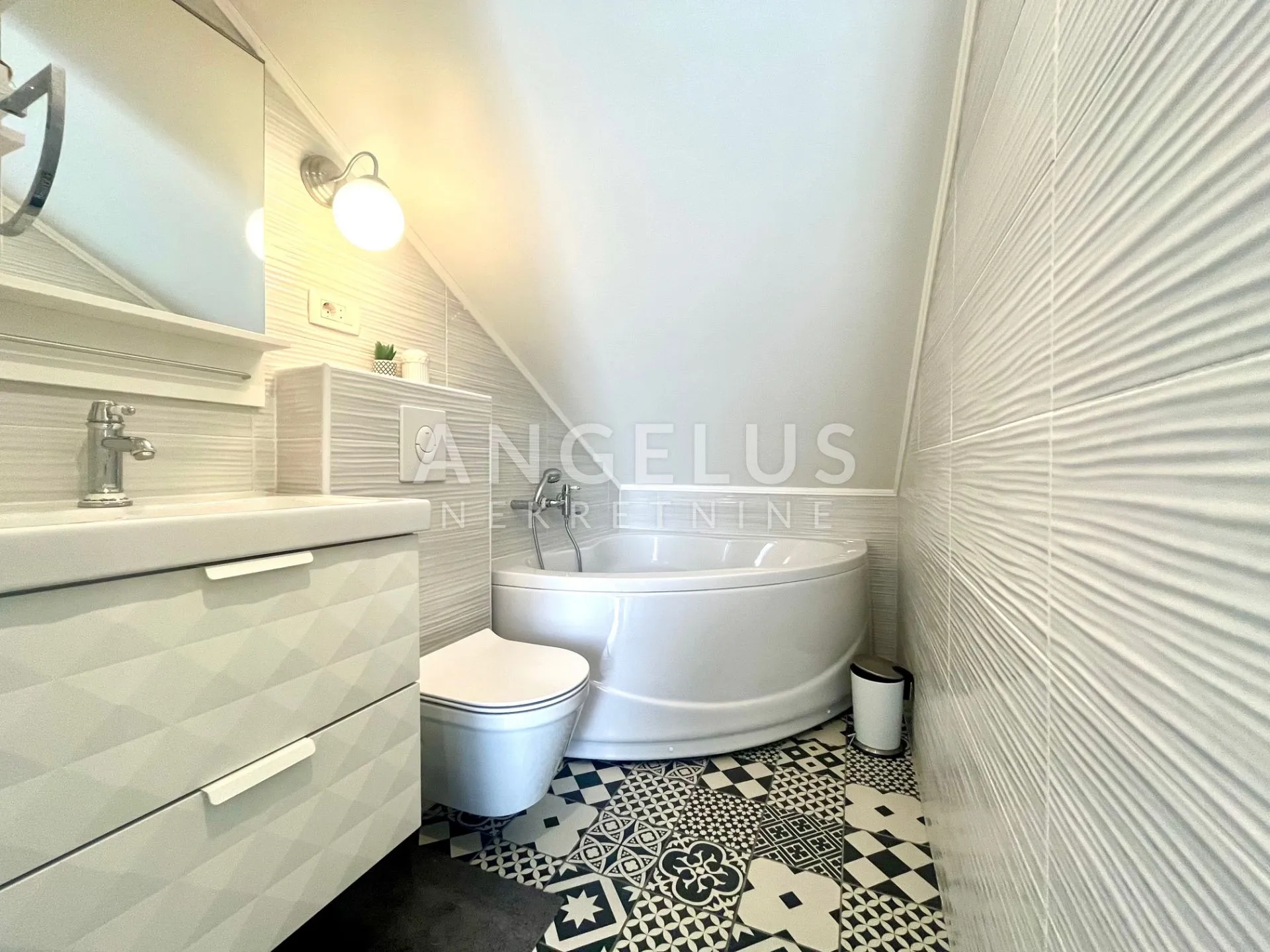 zagreb, gračani - moderna kuća 250m2 s bazenom - slika 34