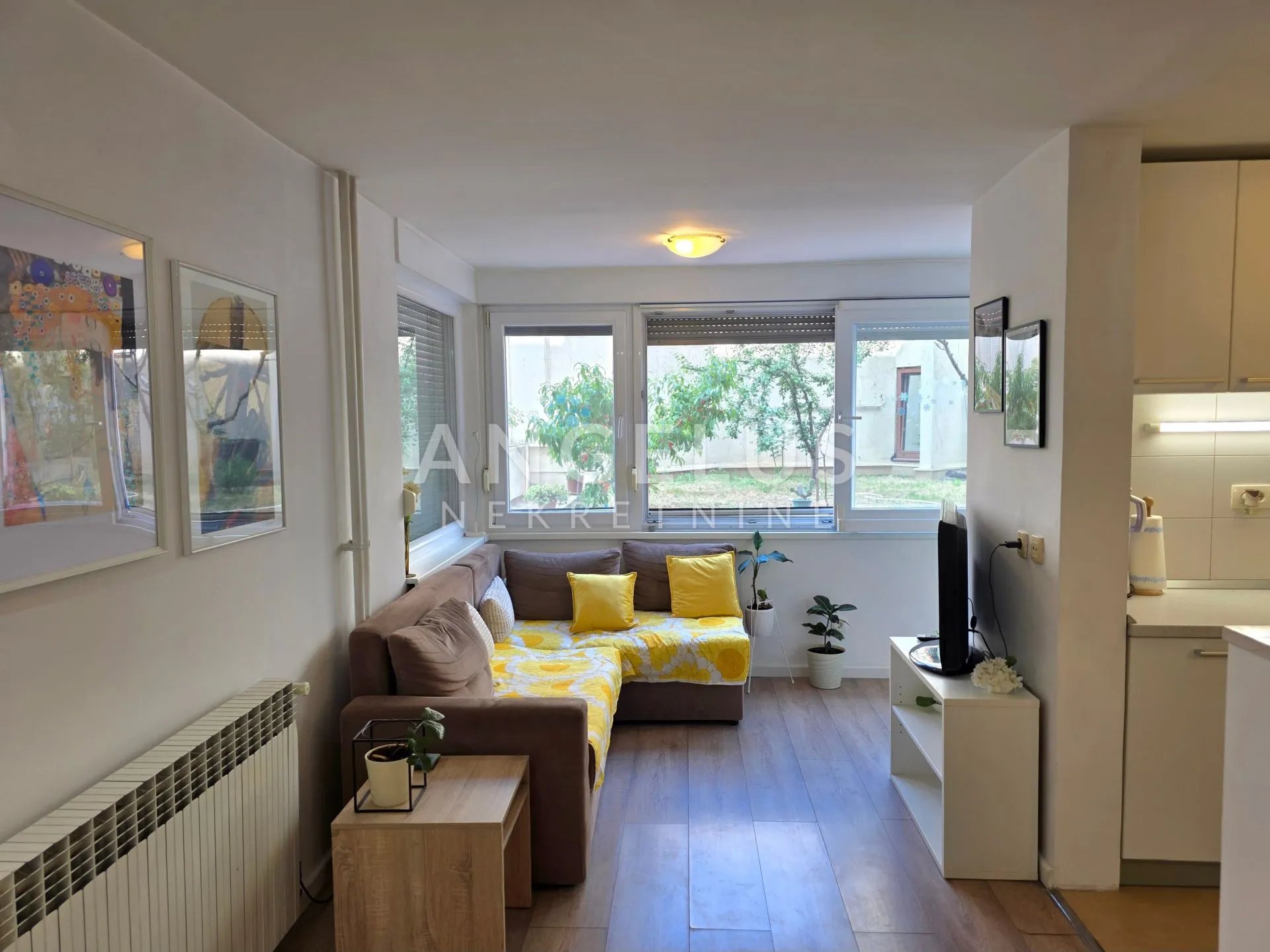 split 3 - dvosoban stan 60m2 sa velikom terasom 140m2 prodaja - slika 2