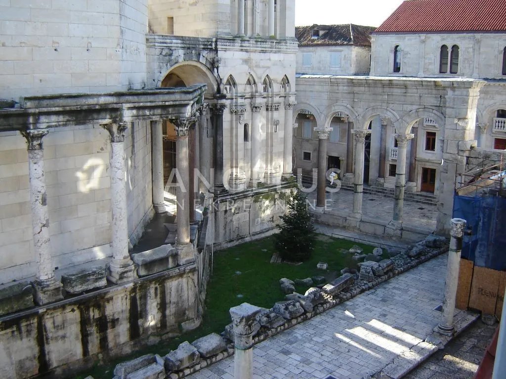 split, centar - prestižan trosoban stan u povijesnoj jezgri splita, prodaja - slika 13