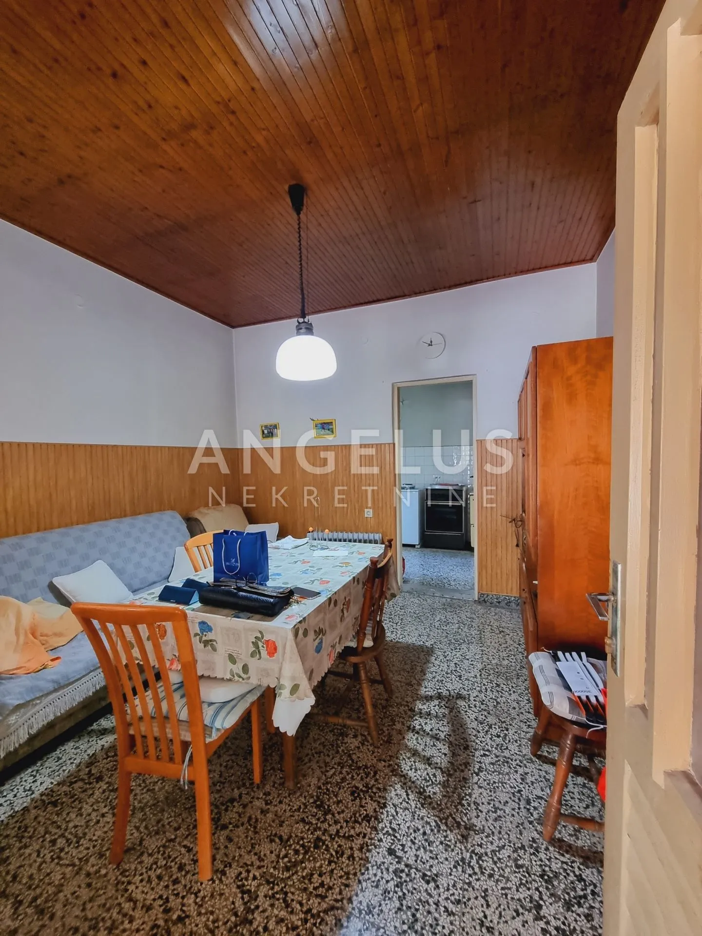 kaštel lukšić - kamena kuća, okućnica i građ. zemljište - slika 20