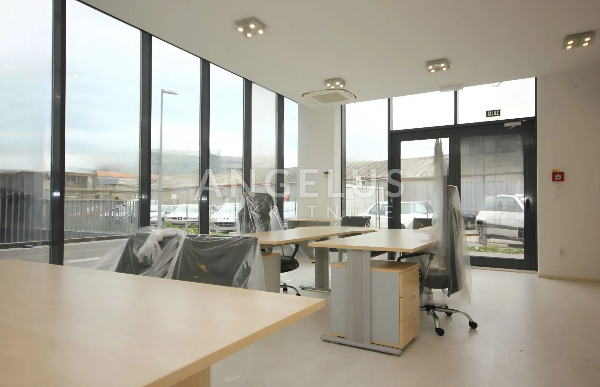 split, trstenik - ulični poslovni prostor 41 m2 - slika 3