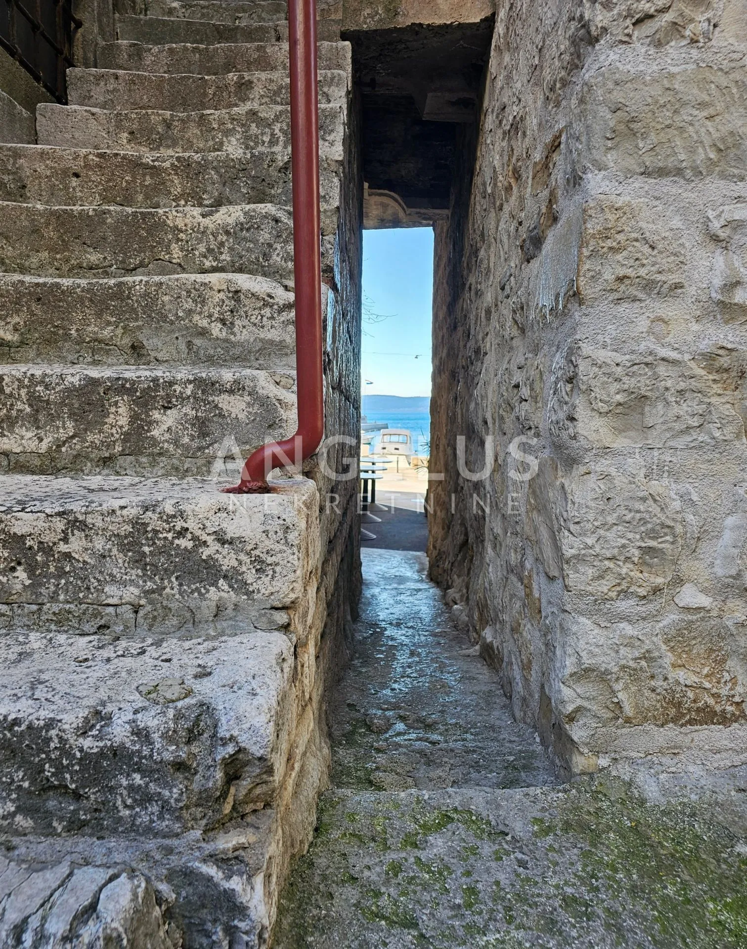 kaštela - renovirana kamena kuća 50 m od mora, prodaja - slika 26