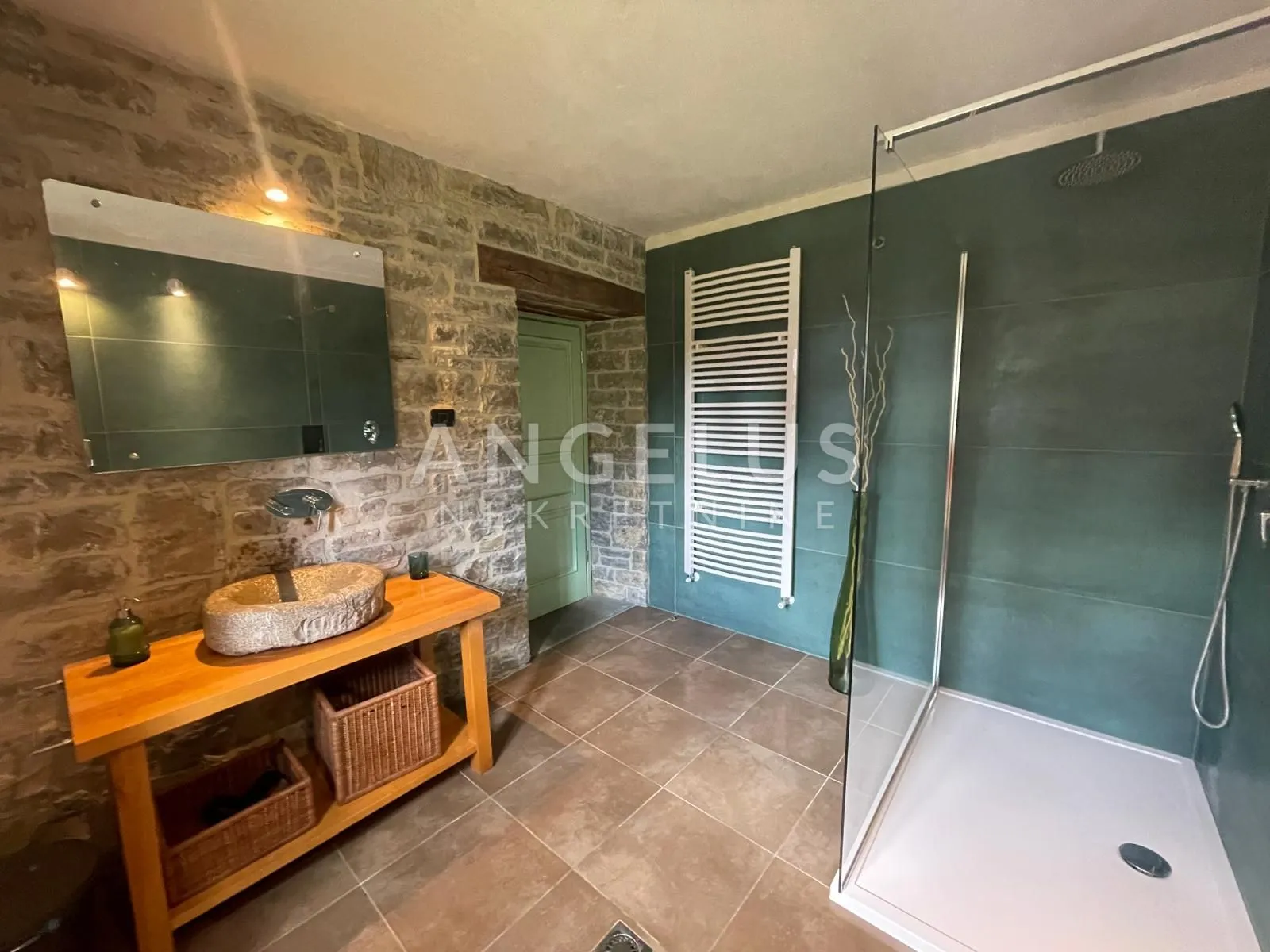 istra, okolica grožnjana - kamena kuća, 180m2, dugoročno! - slika 18