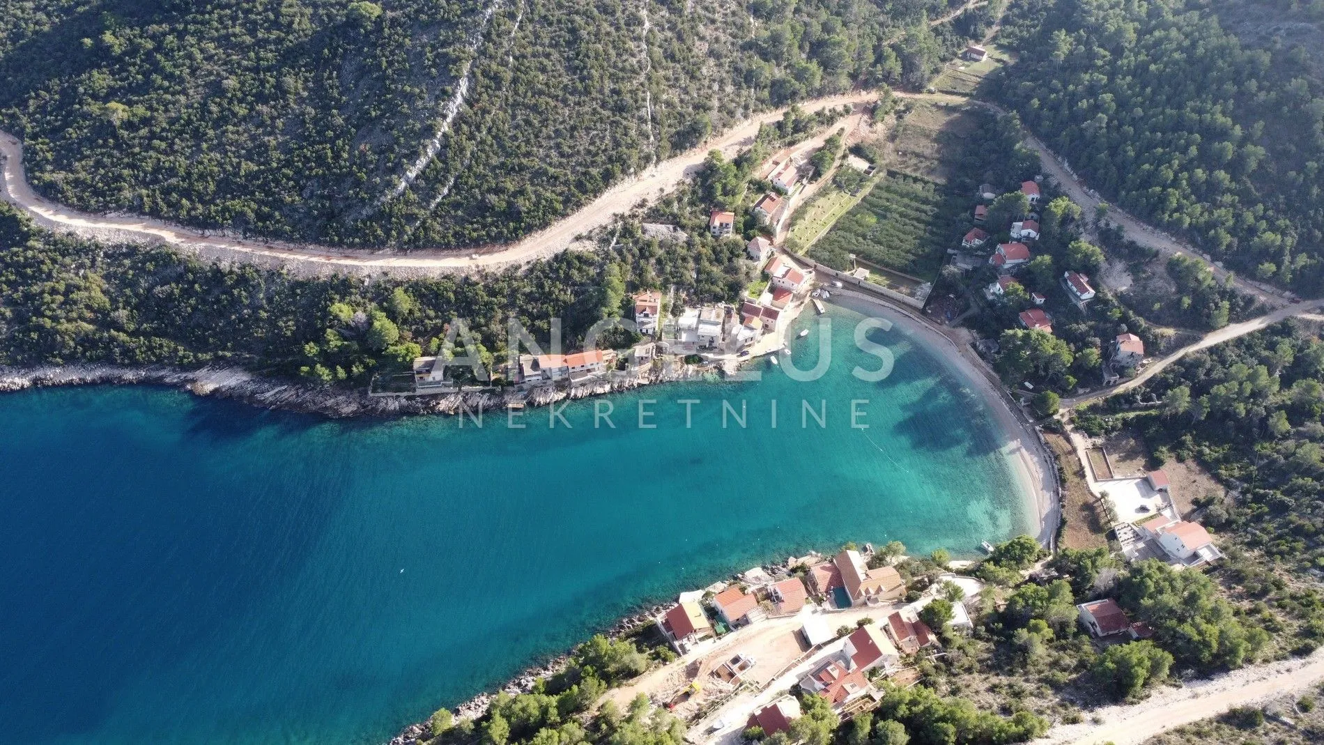 hvar, jelsa - atraktivno građevinsko zemljište prvi red do more, 1000 m2 - slika 2