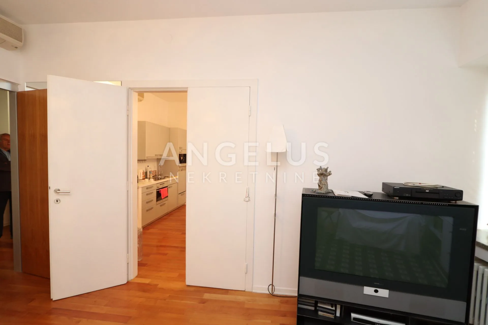 zagreb - martićeva 180 m2 sa 2 park. mjesta tramvaj zona - slika 18