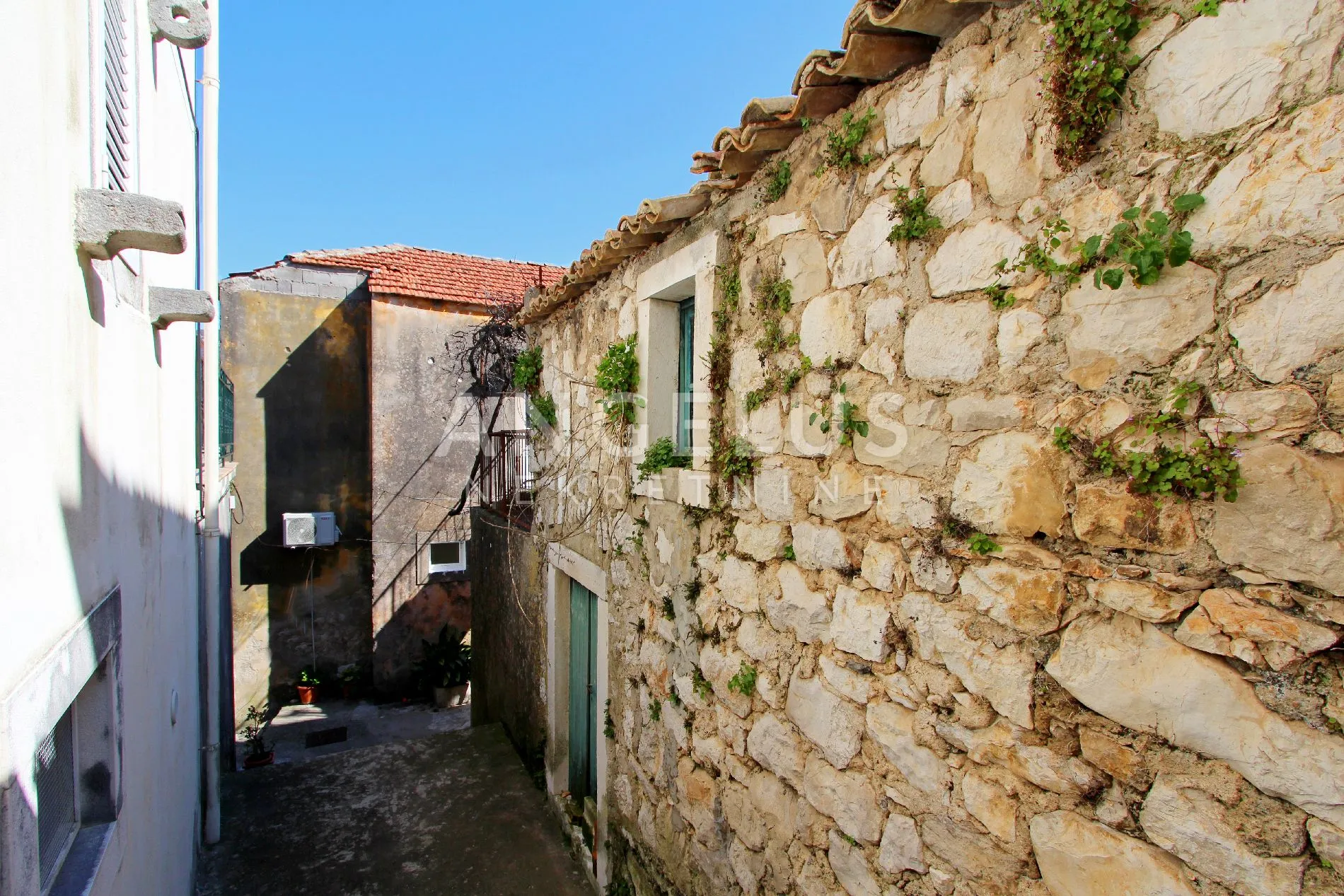 pelješac, mali ston - jedinstvena kuća s mostom ispod zidina, 180 m2. - slika 9