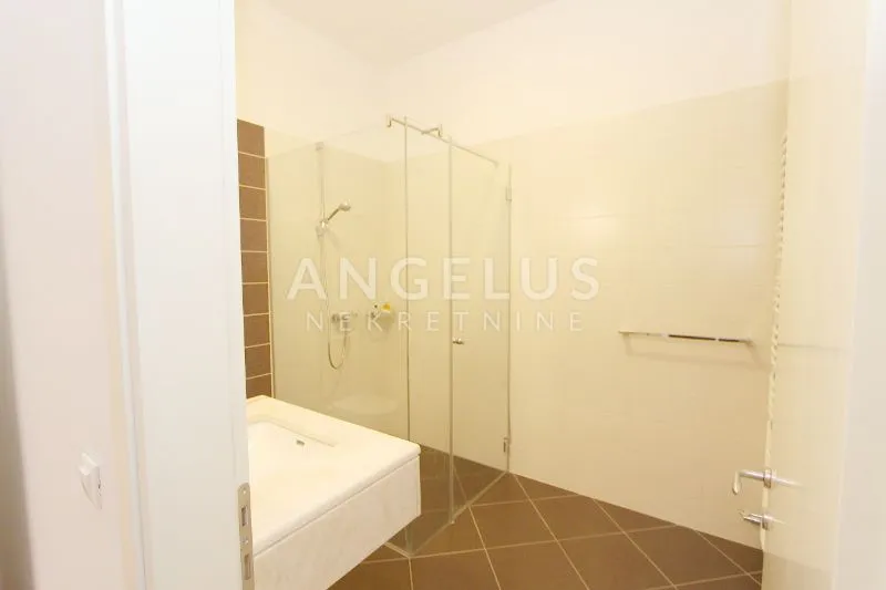 zagreb (prekrižje) stan za najam, 200m2 - slika 45