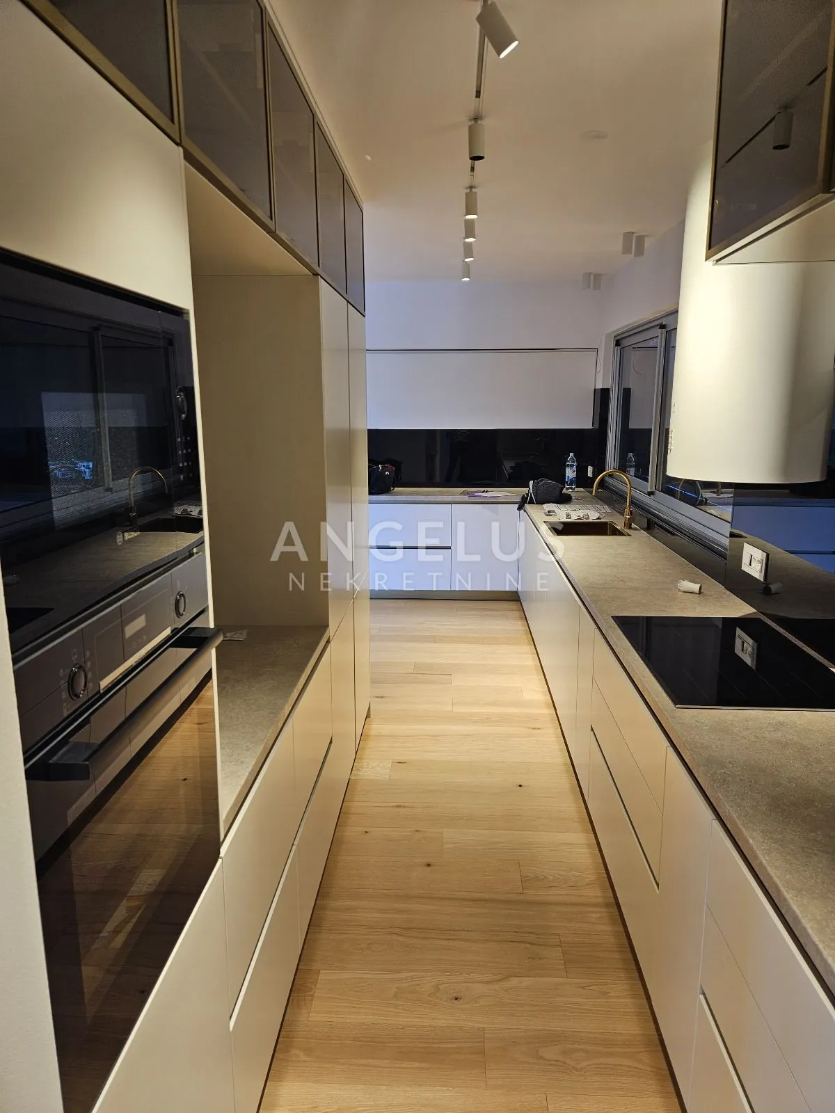zagreb, gornje prekrižje - luksuzni dvoetažni stan 320m2 s vrtom i garažom - slika 4