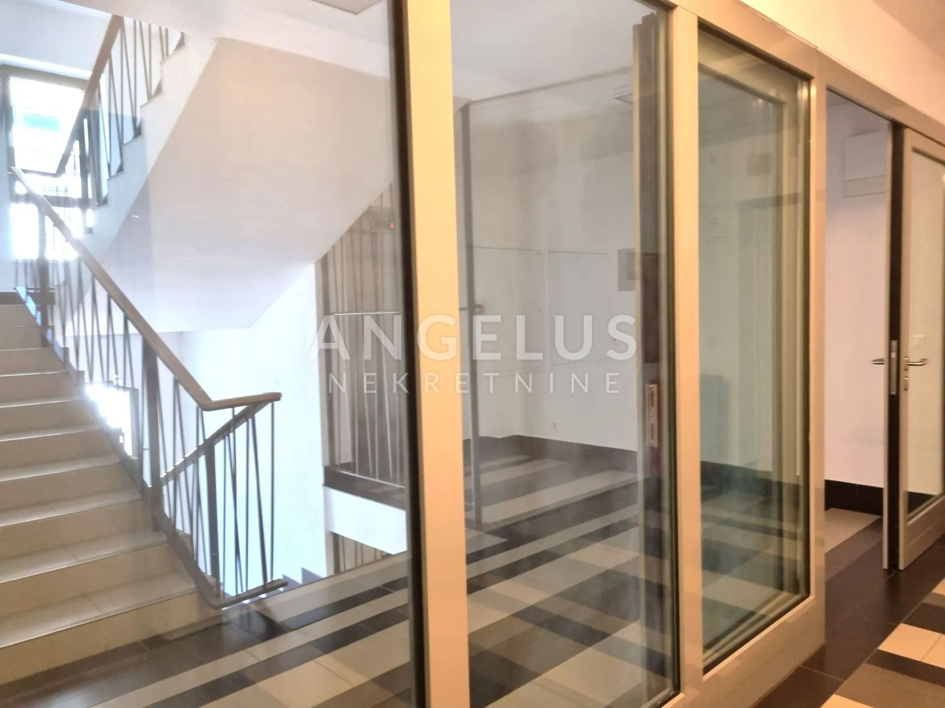 zagreb, bundek centar - poslovni prostor 56m2 + gpm - slika 18