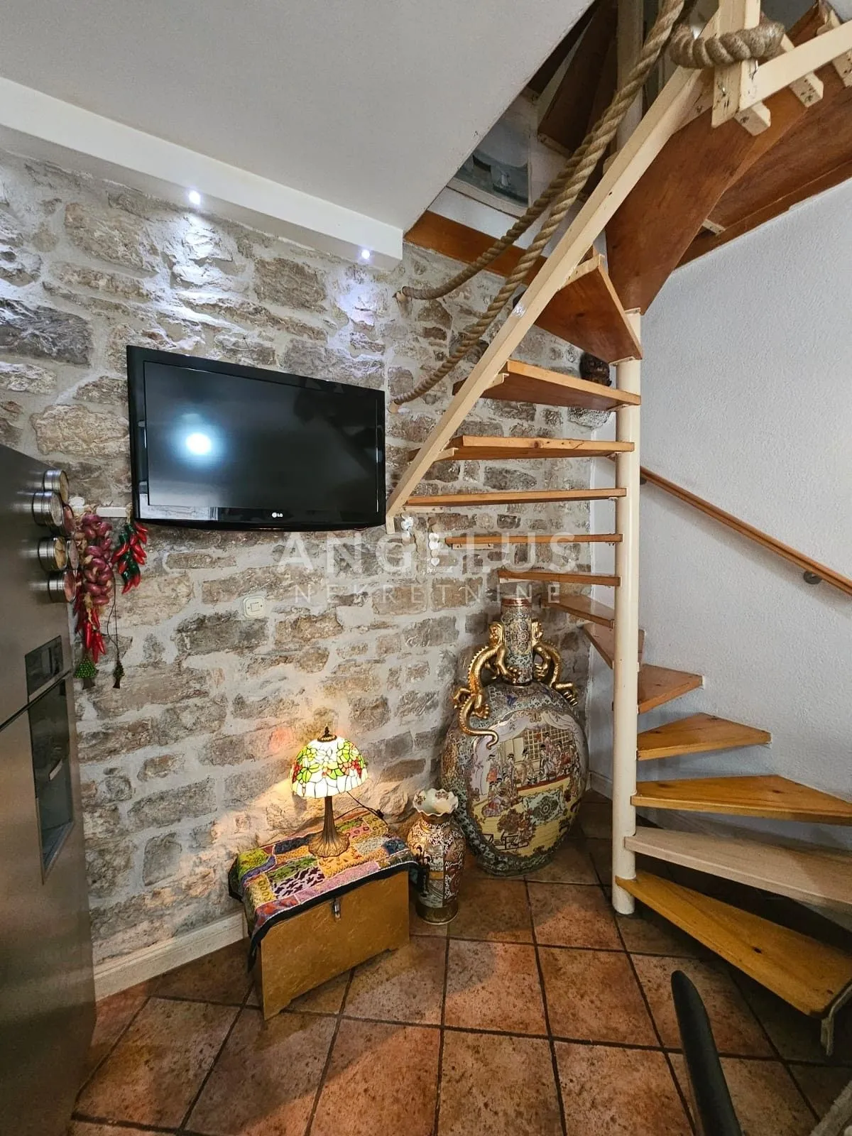 kaštel lukšić - autentična kamena kuća s terasom i pogledom na more, prodaja - slika 19