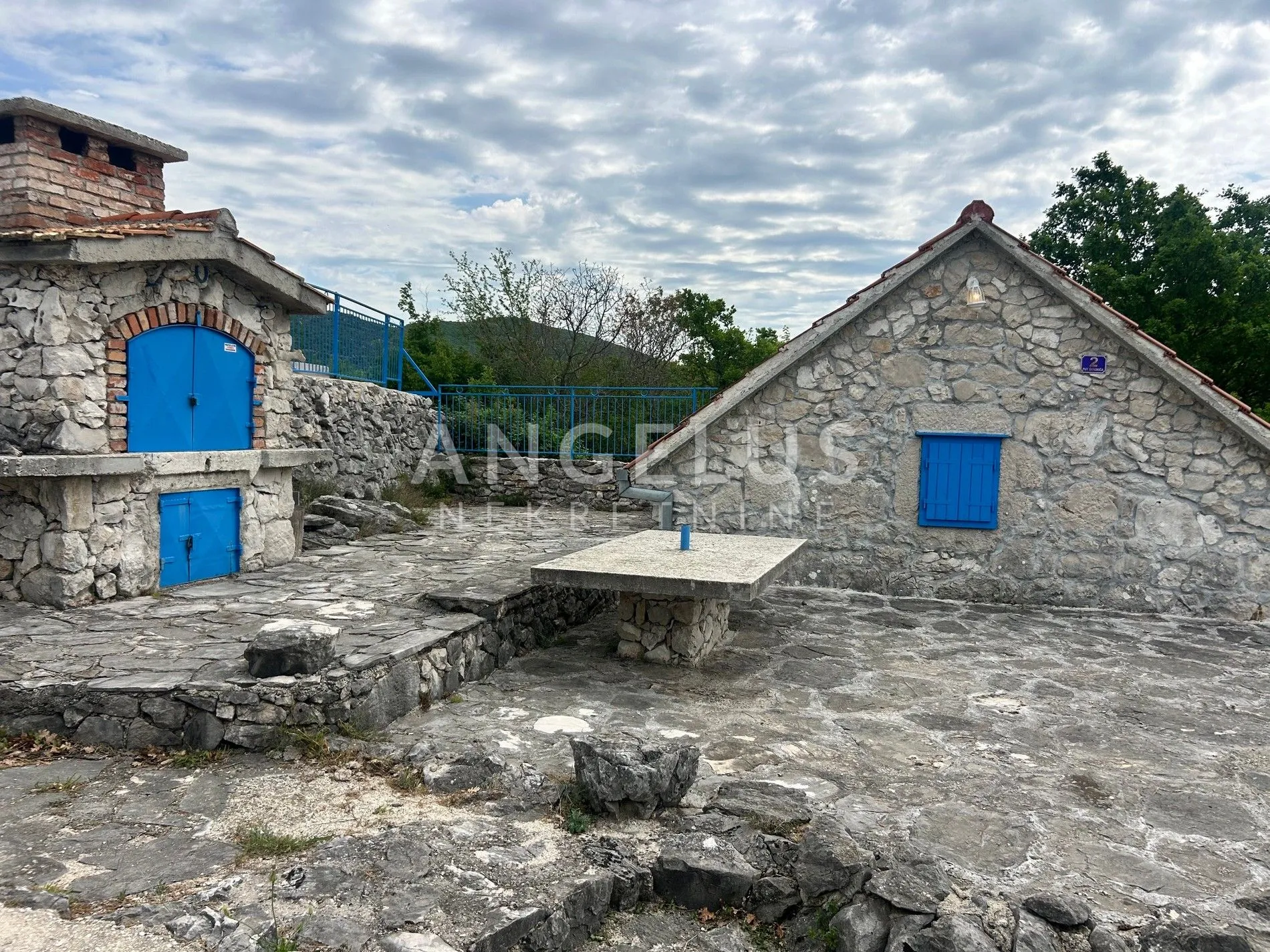 trolokve - poljoprivredno zem sa kamenom kućom, 26.000 m2, prodaja - slika 13