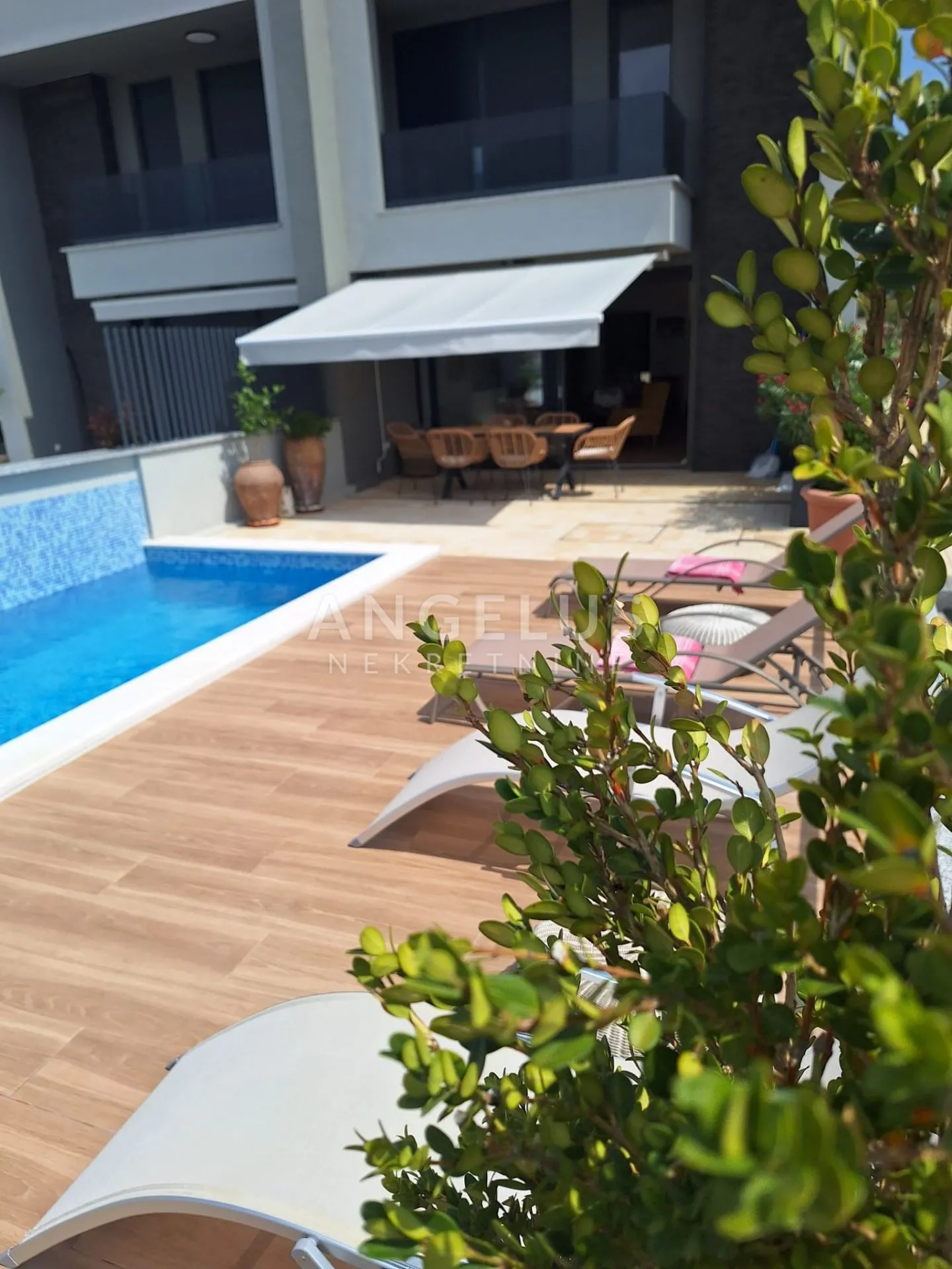 vodice - luksuzna vila s bazenom i pogledom na more, prodaja - slika 30