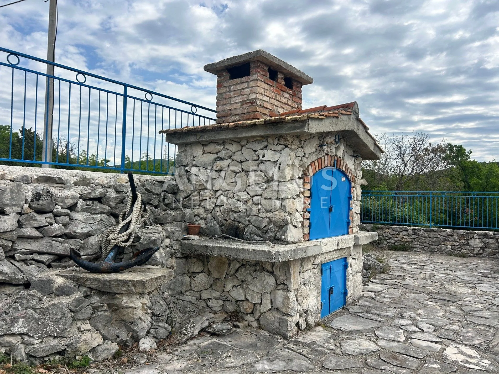 trolokve - poljoprivredno zem sa kamenom kućom, 26.000 m2, prodaja - slika 2