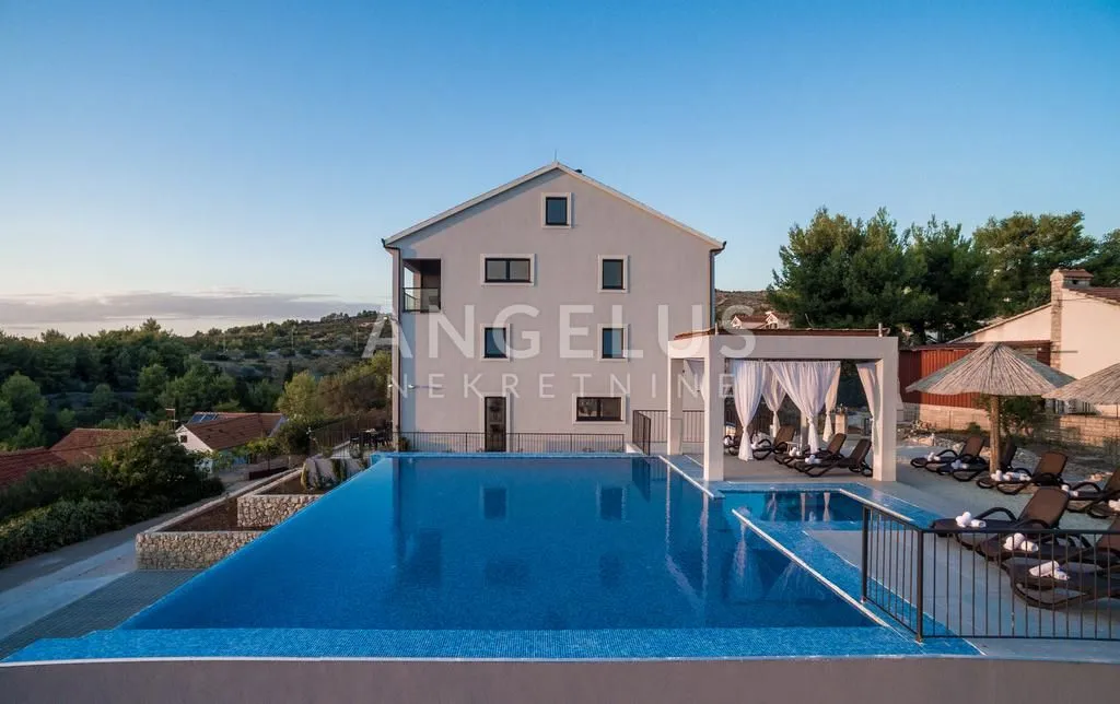 brač, milna - troetažni apartman, bazen i parking, prodaja - slika 15