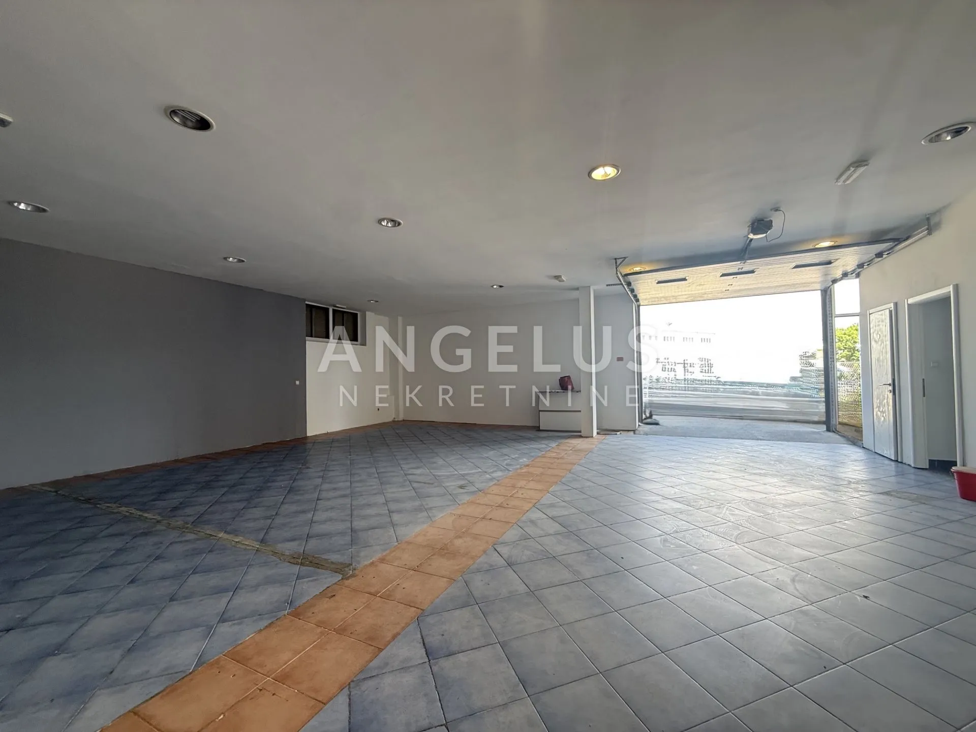 zagreb, buzin - uredsko, prodajno - skladišni prostor 650m2 s parkingom - slika 12