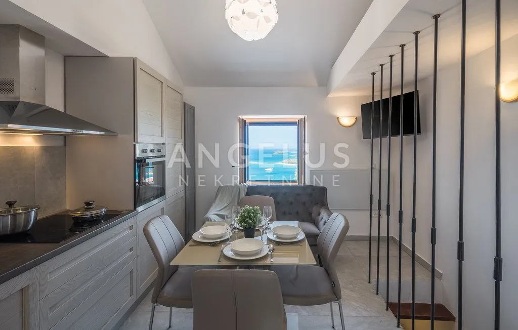 Istra, Vrsar - Kamena kuća s pogledom na more, 60m2