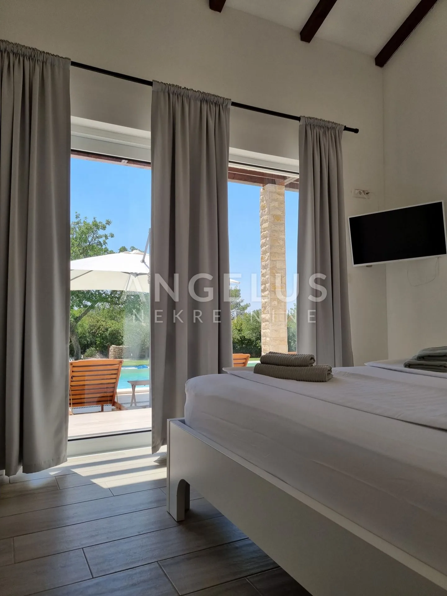 šibenik - moderna vila sa bazenom i okućnicom - slika 13
