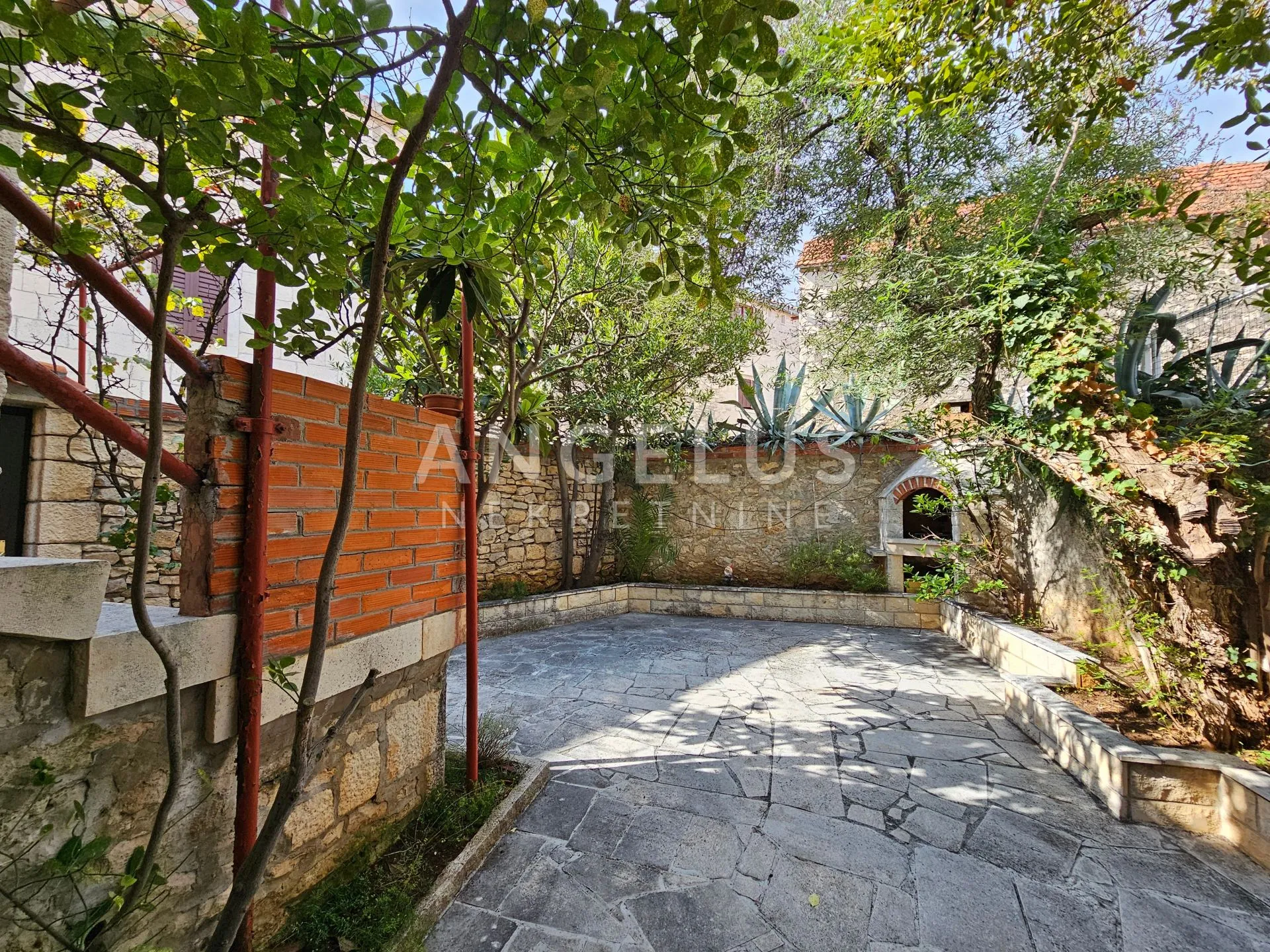 brač, sutivan - kamena kuća, 1.red uz more - slika 30
