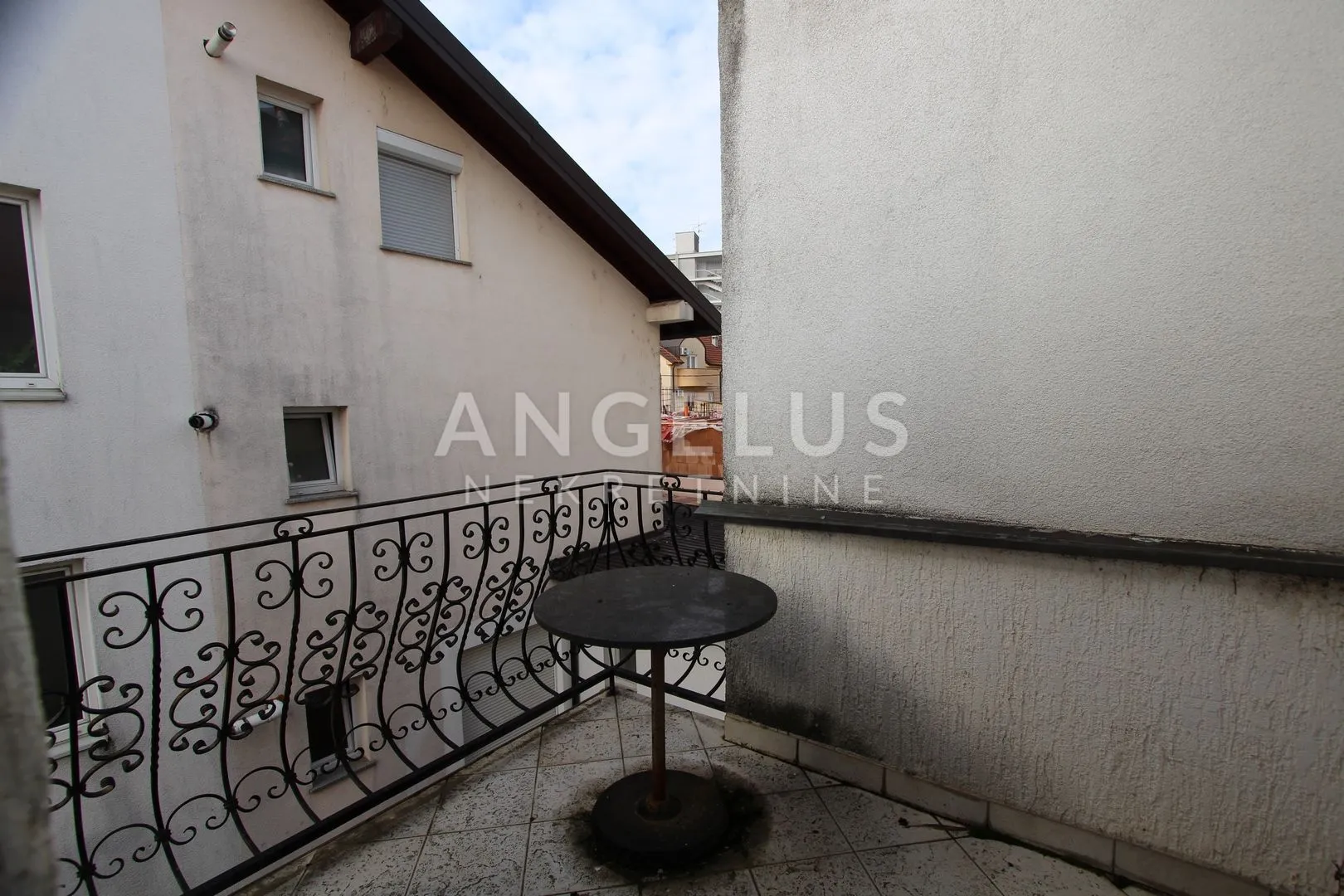 zagreb - savski gaj dvoetažni stan sa vrtom i 2 pm - slika 20