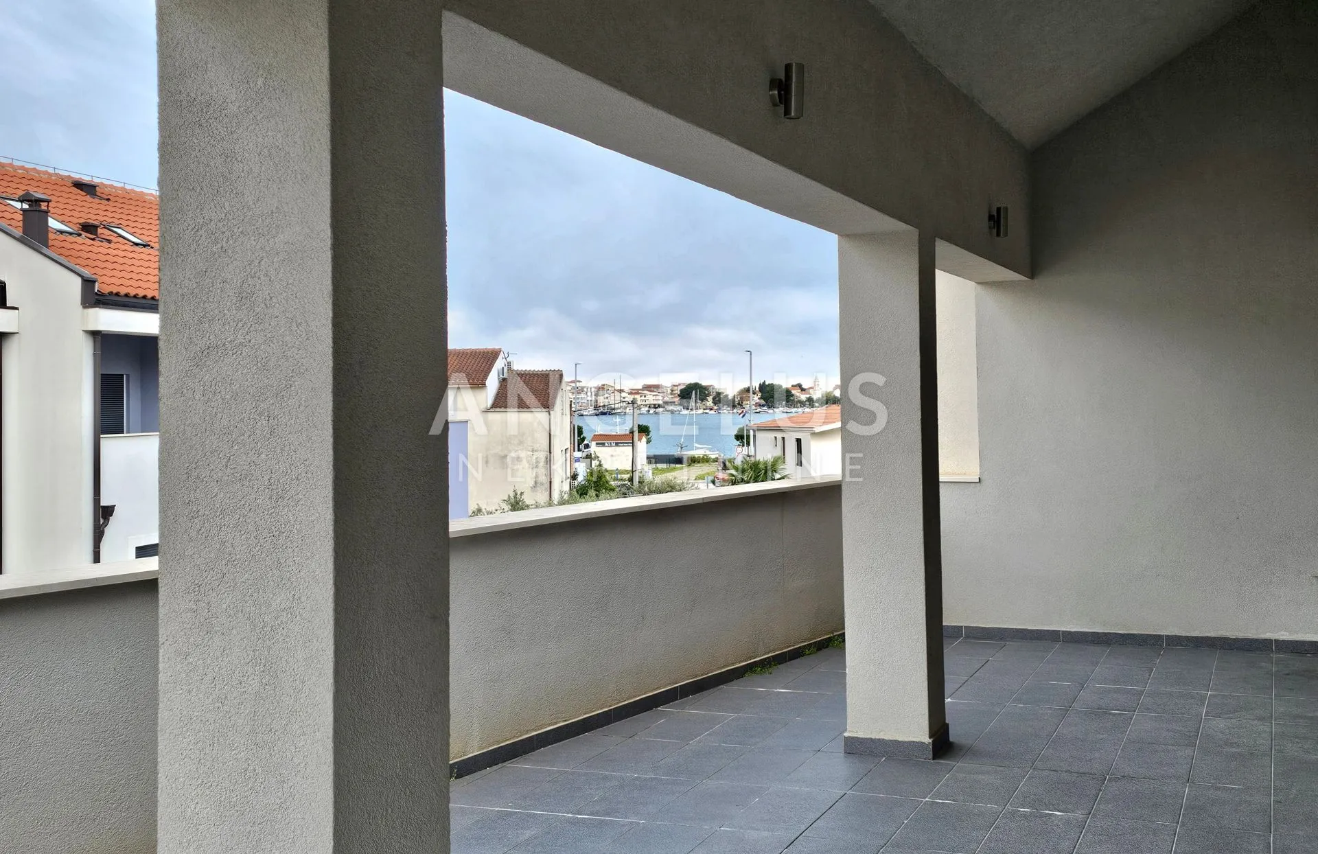 podstrana strožanac - trosoban dvoetažni stan, 2 parking mjesta - slika 19
